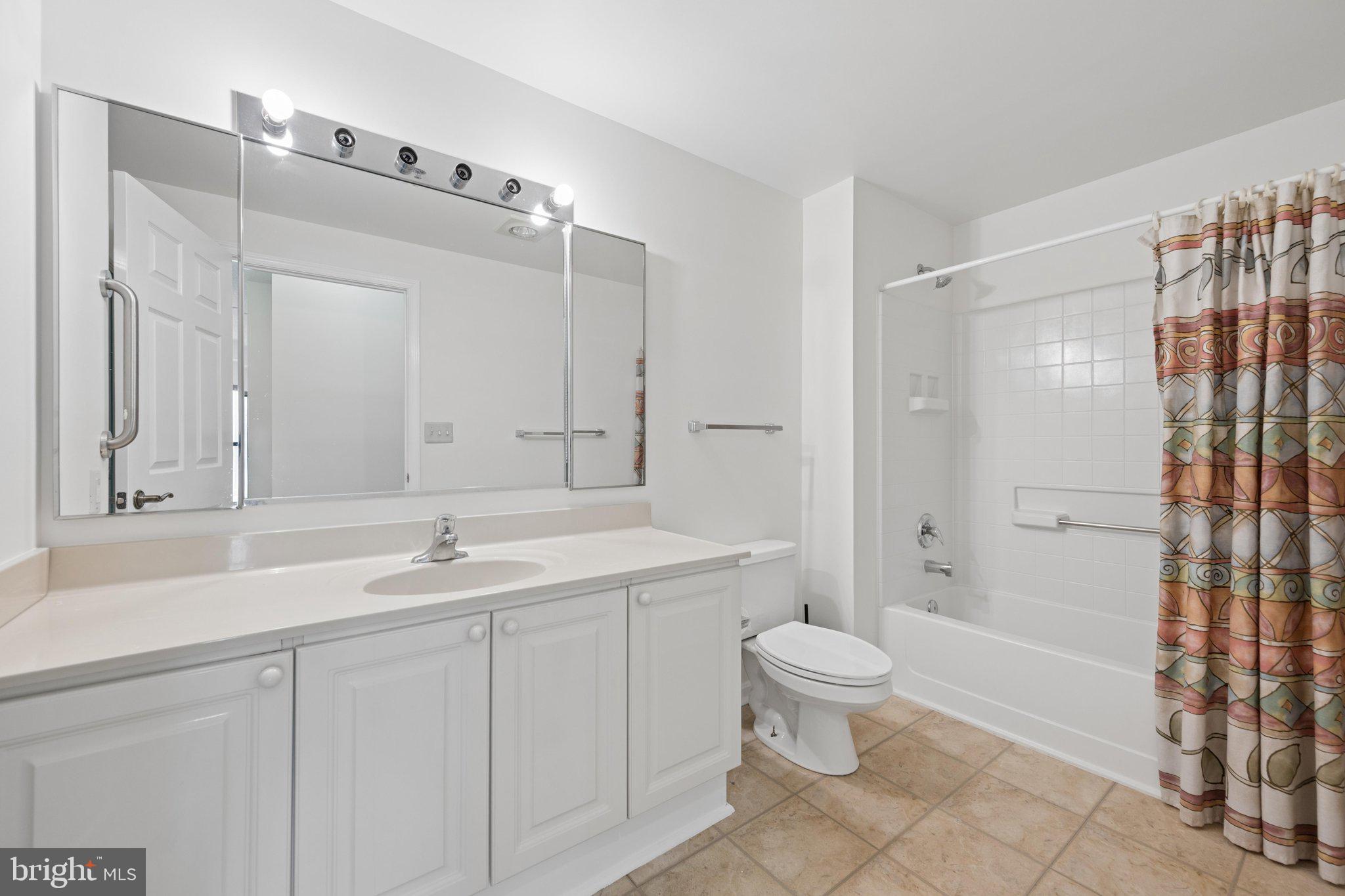 TURNBERRY COURTS AT LEIS - Residential