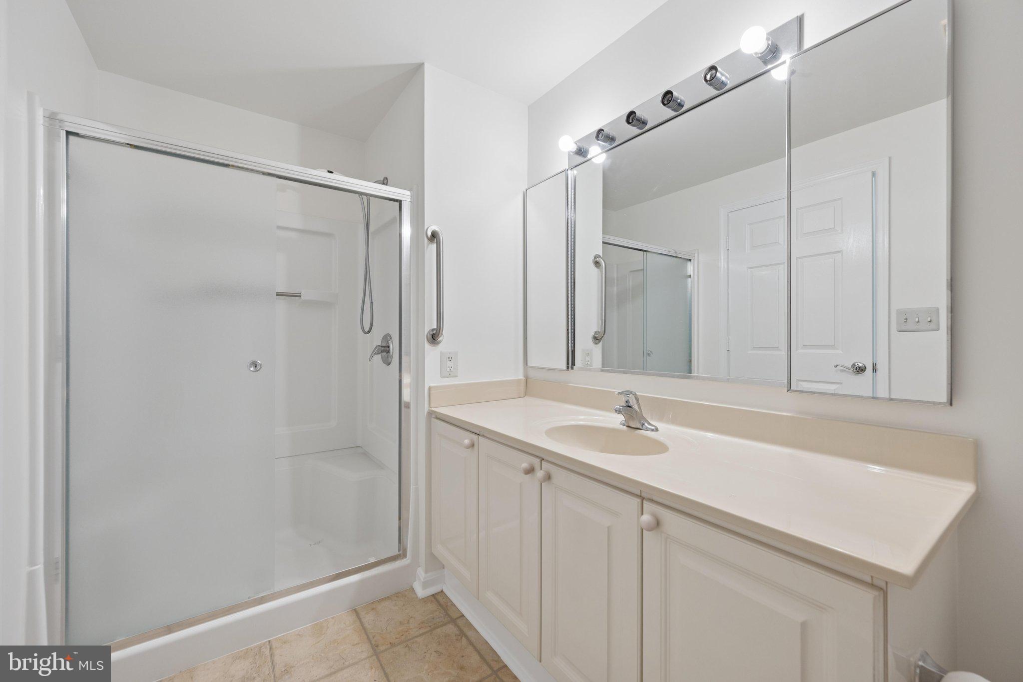 TURNBERRY COURTS AT LEIS - Residential