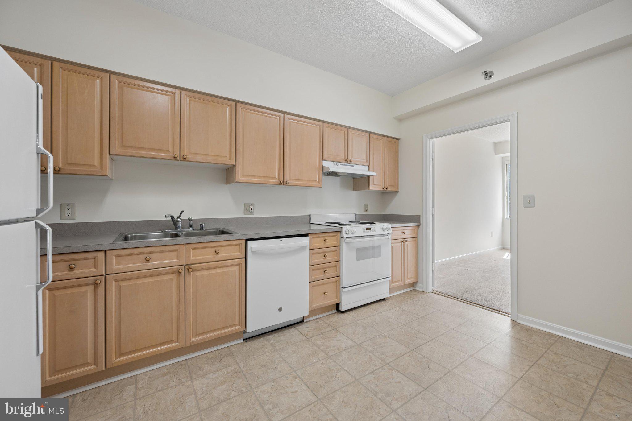 TURNBERRY COURTS AT LEIS - Residential