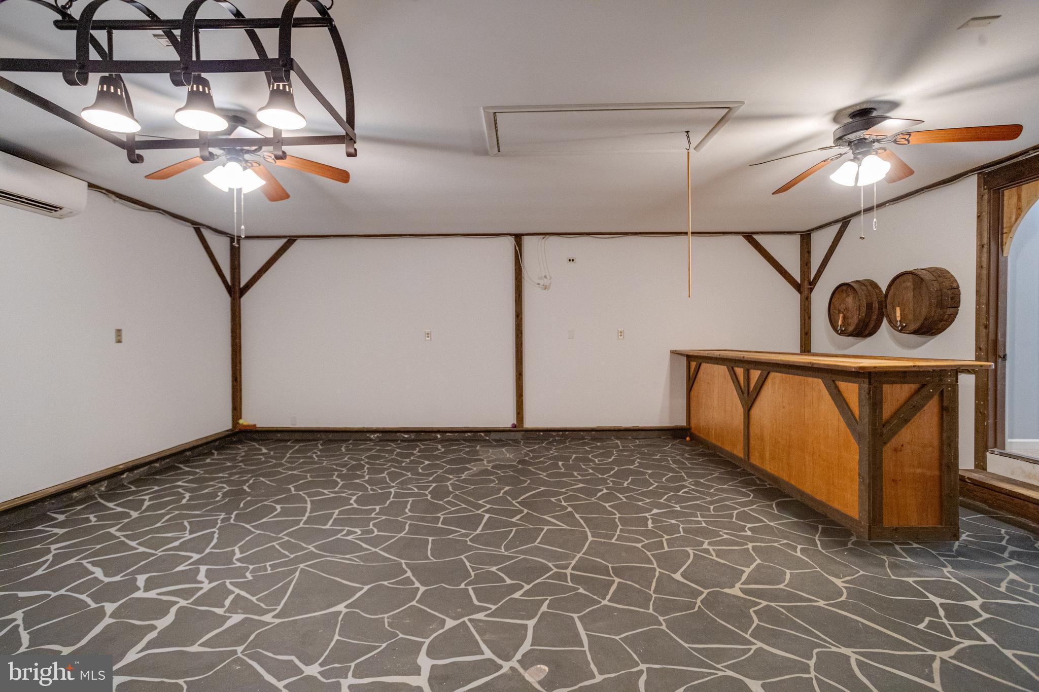 GOOSE HOLLOW - Residential