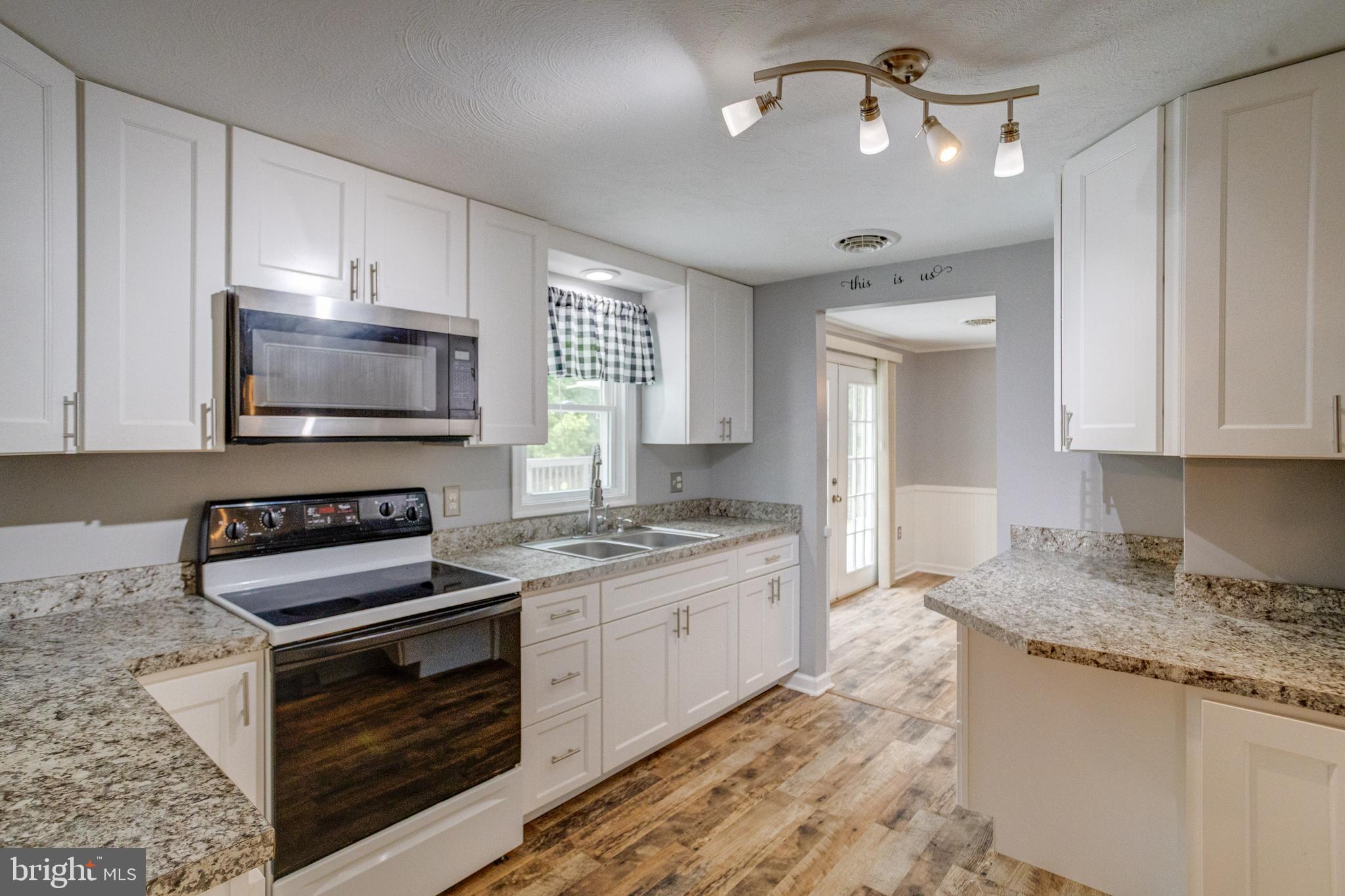GOOSE HOLLOW - Residential