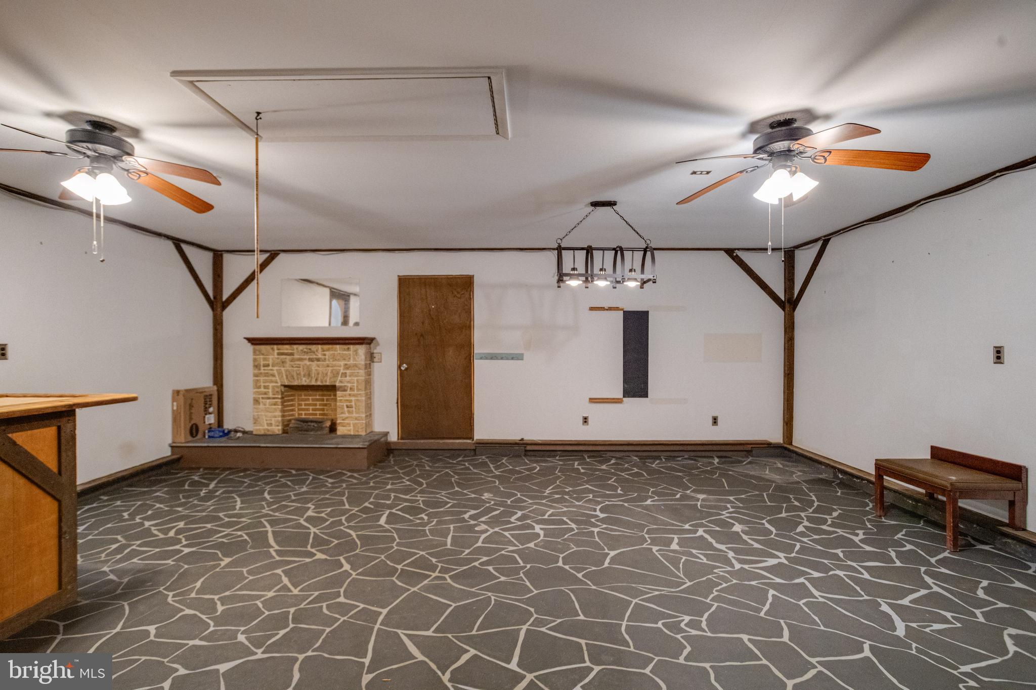 GOOSE HOLLOW - Residential