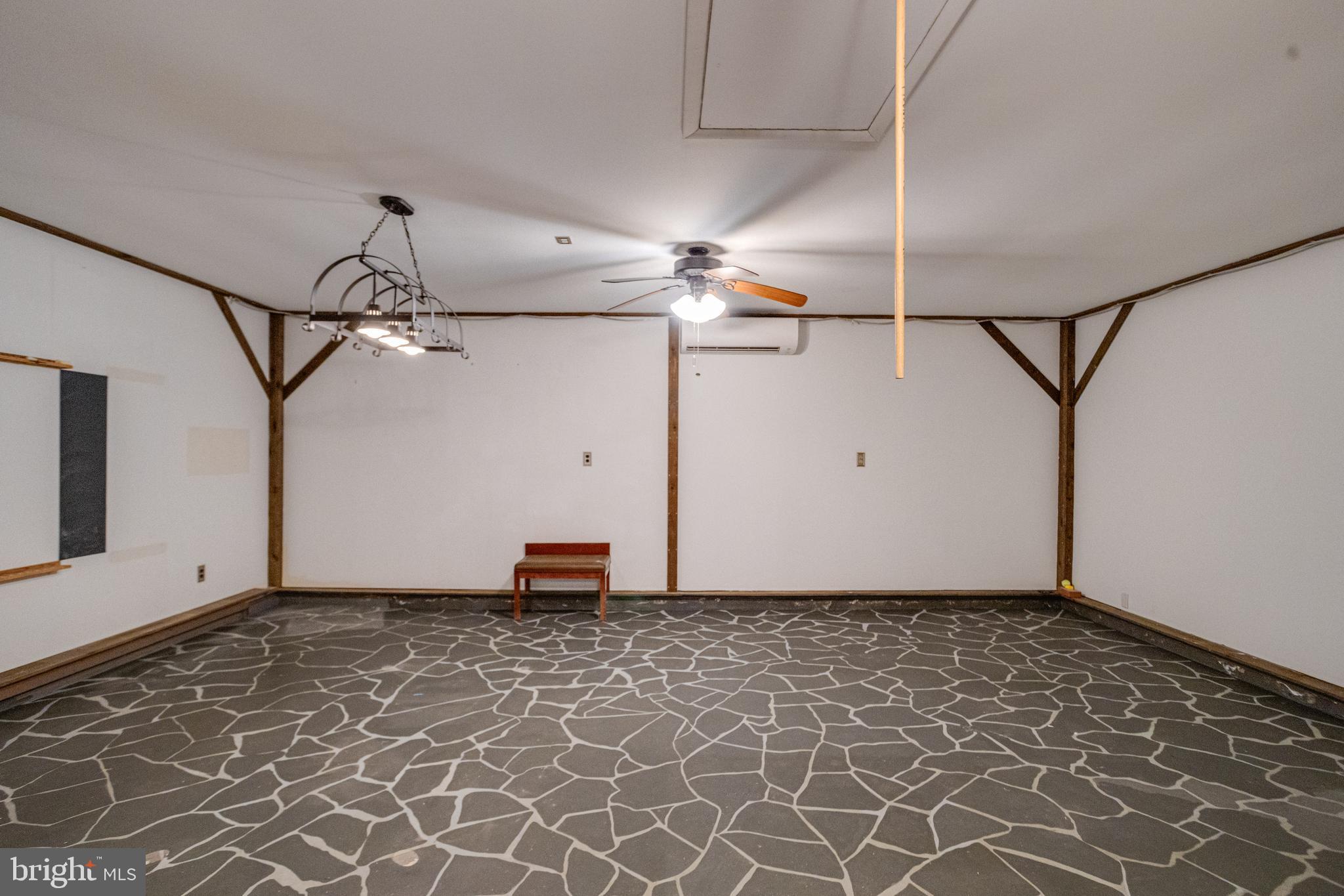 GOOSE HOLLOW - Residential