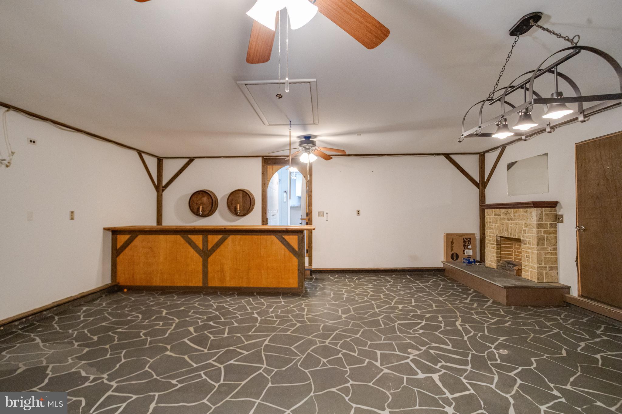 GOOSE HOLLOW - Residential