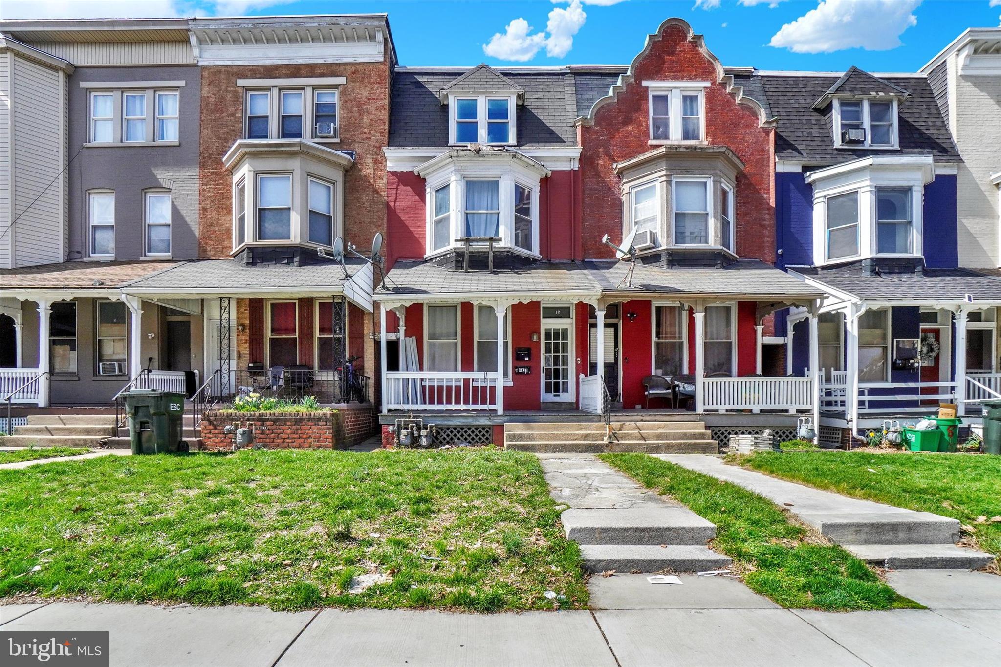 Well-maintained 2-unit income producing property with over 1,990 SF, featuring a desirable unit mix of one 1-bedroom/1-bath unit and one 3-bedroom/1-bath unit. Both units are fully leased, generating a stable gross income of $2,250 per month, making this an excellent opportunity for investors seeking immediate cash flow.
