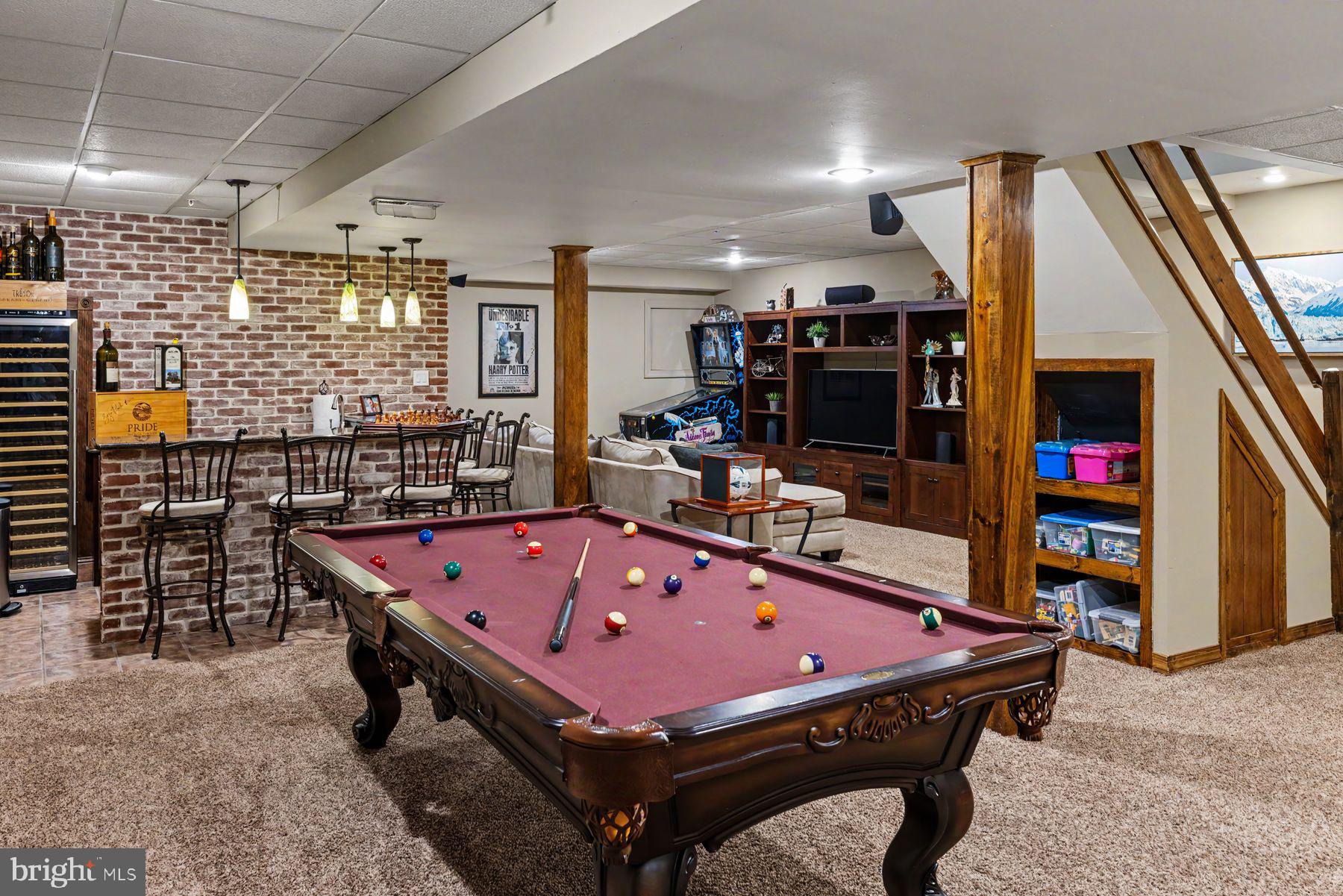 MAPLE KNOLL - Residential