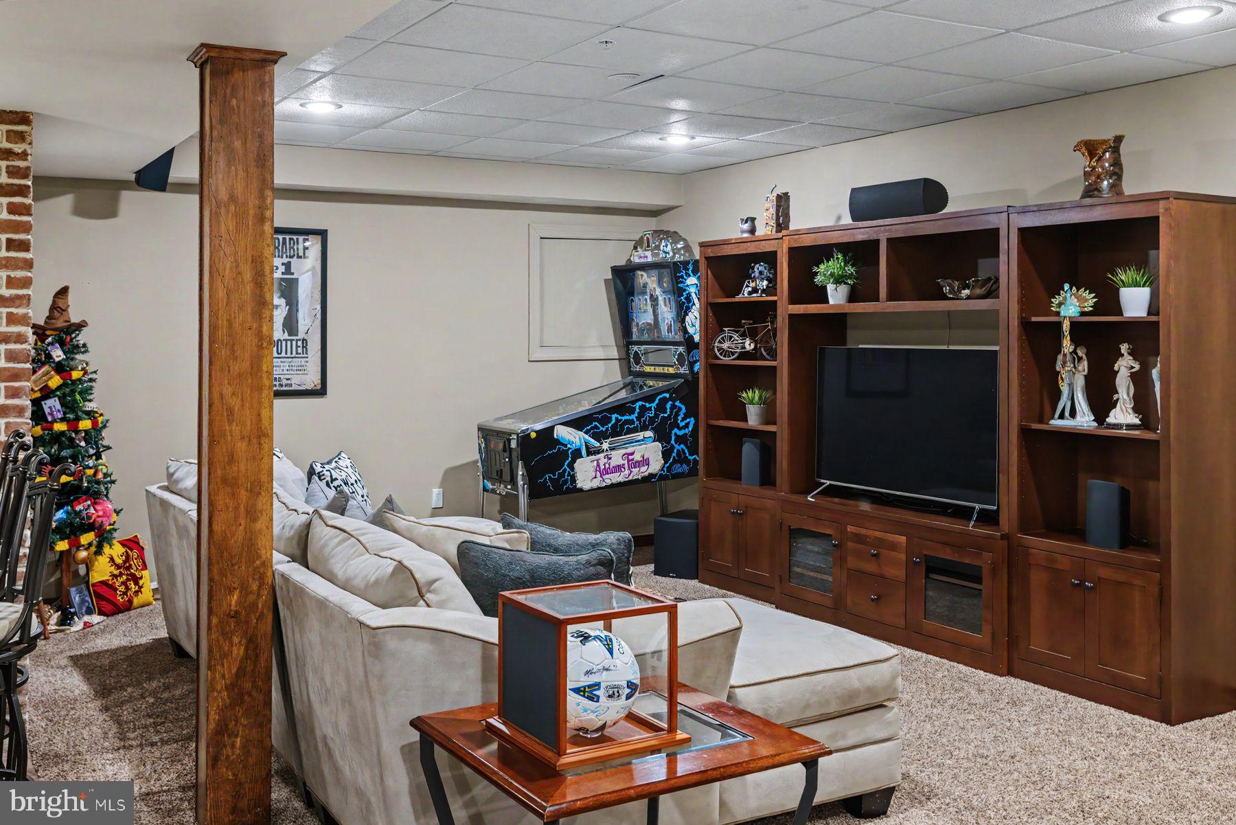 MAPLE KNOLL - Residential