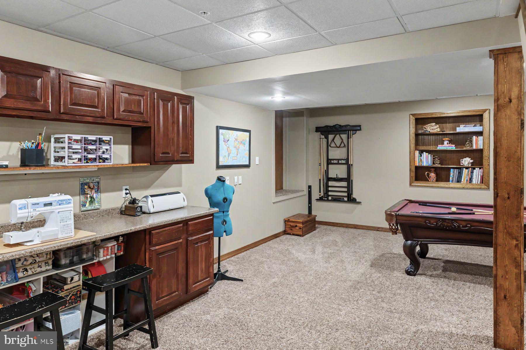 MAPLE KNOLL - Residential