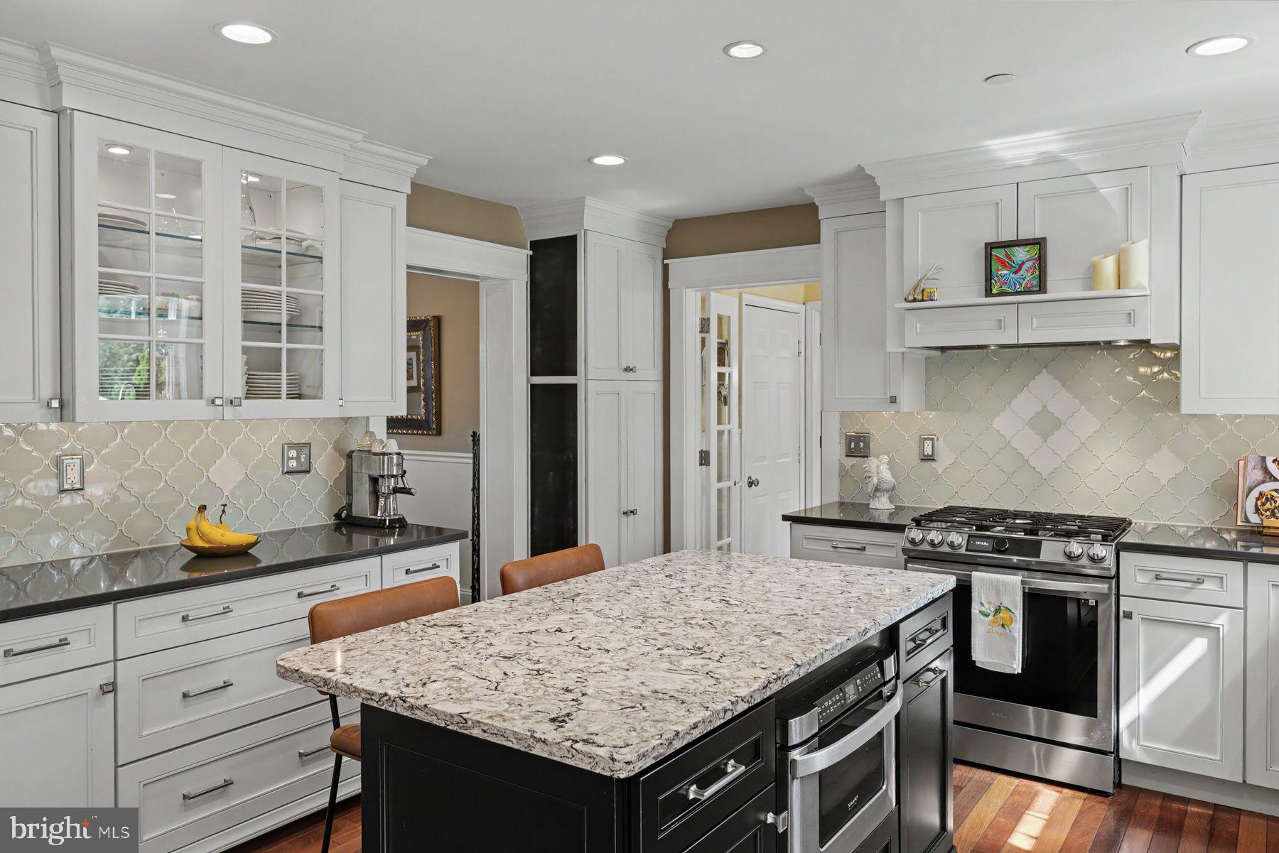 MAPLE KNOLL - Residential
