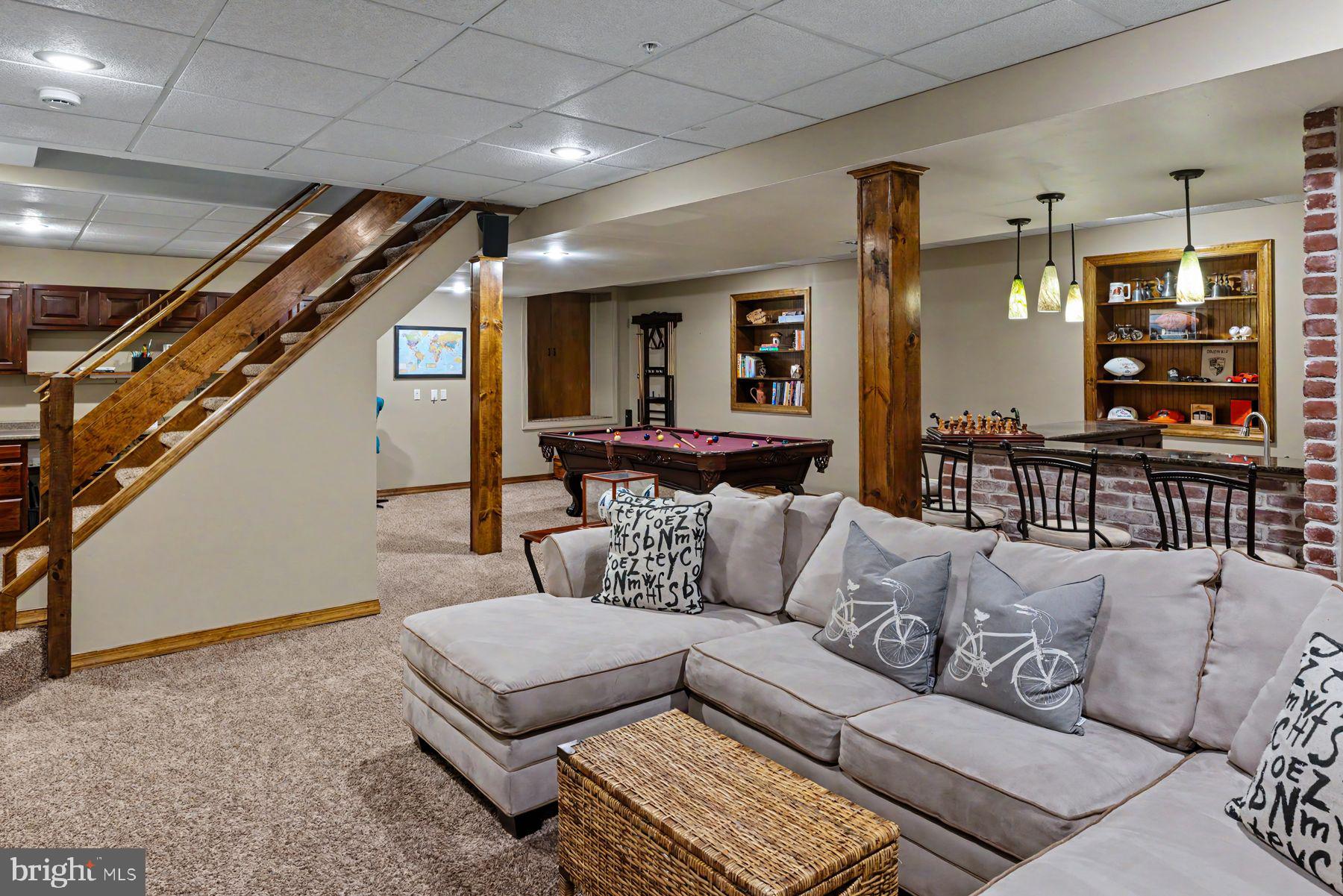 MAPLE KNOLL - Residential