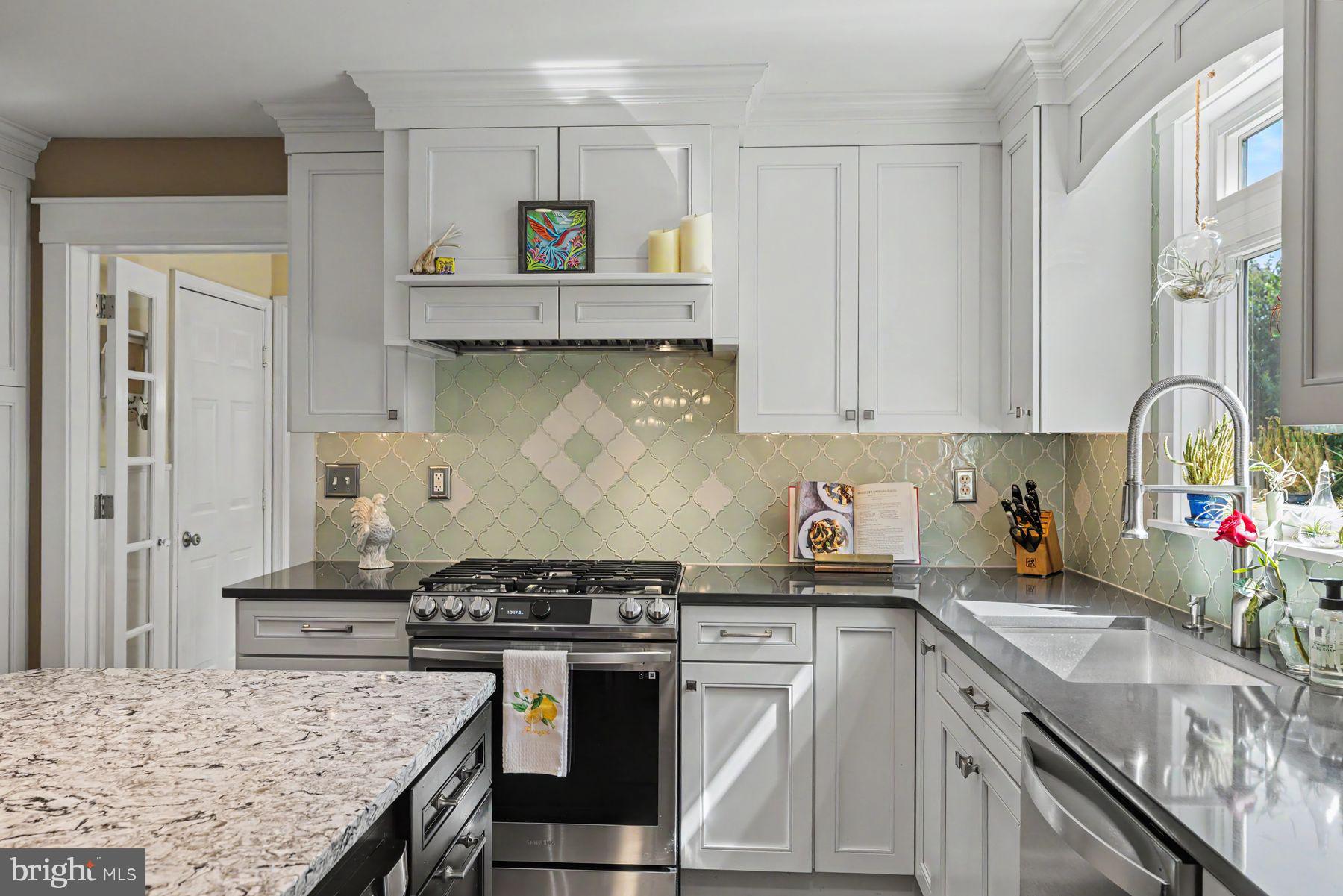 MAPLE KNOLL - Residential