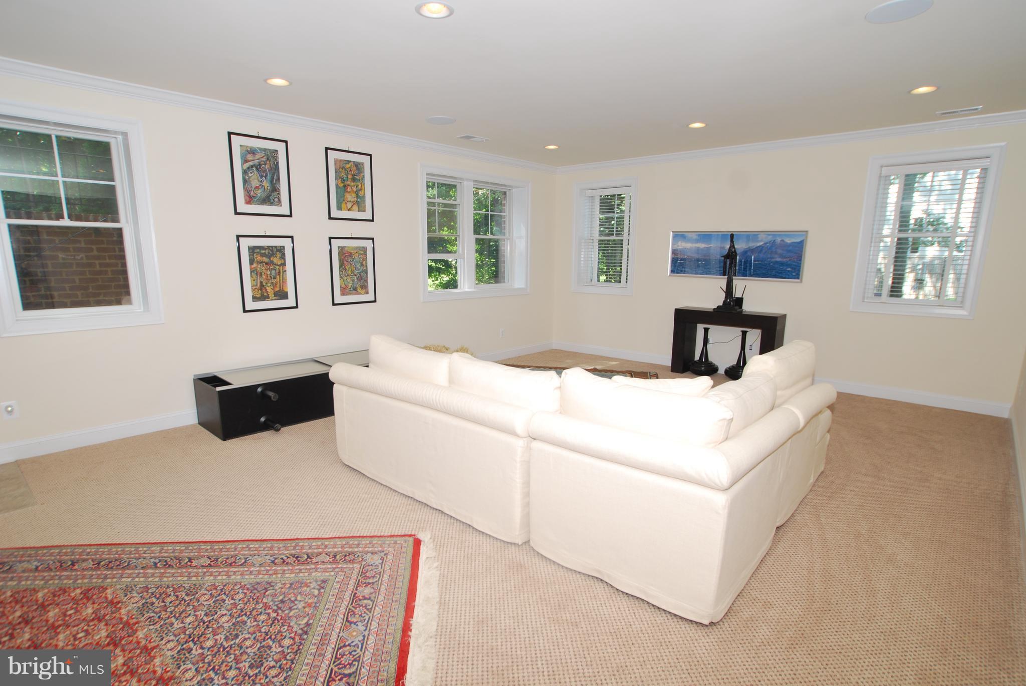 WOLF TRAP DOWNS - Residential