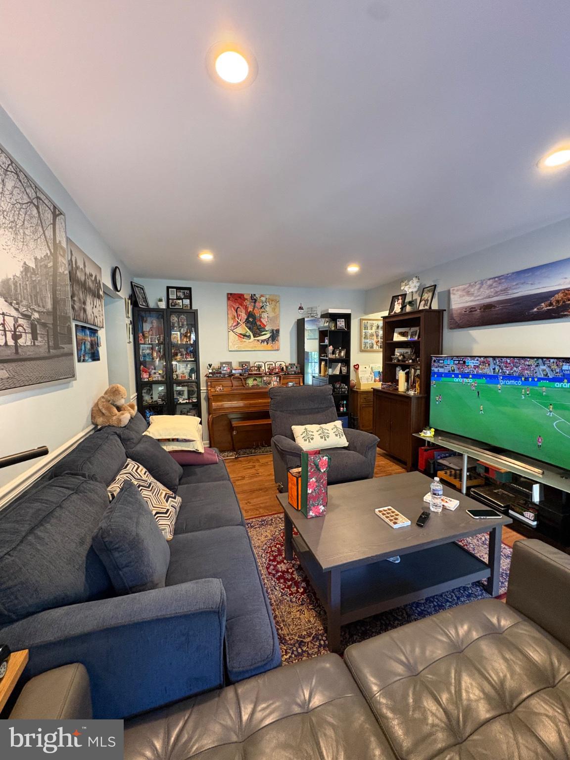 LYNDHURST CONDOS - Residential