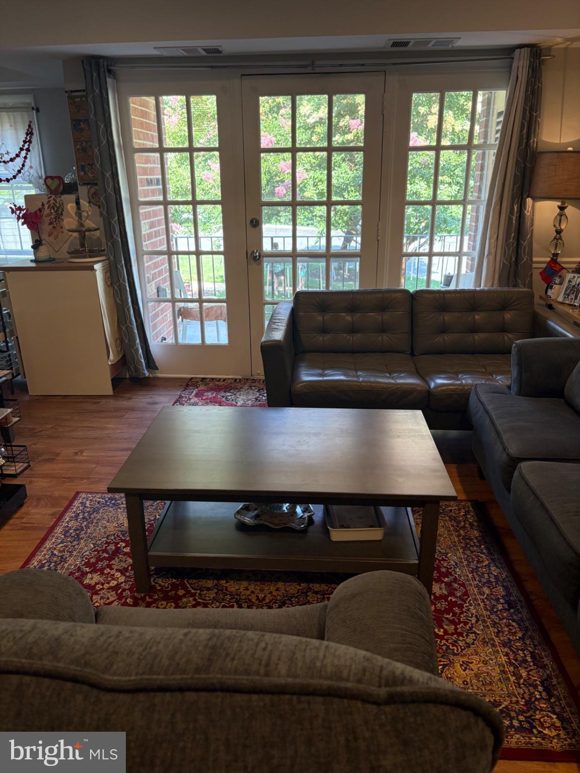 LYNDHURST CONDOS - Residential