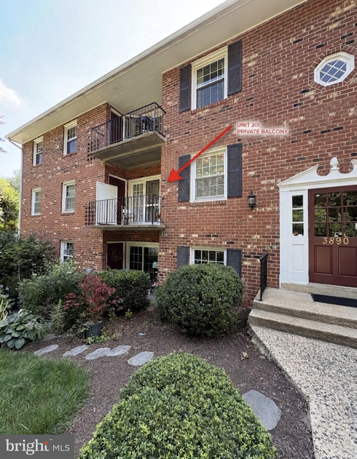 LYNDHURST CONDOS - Residential