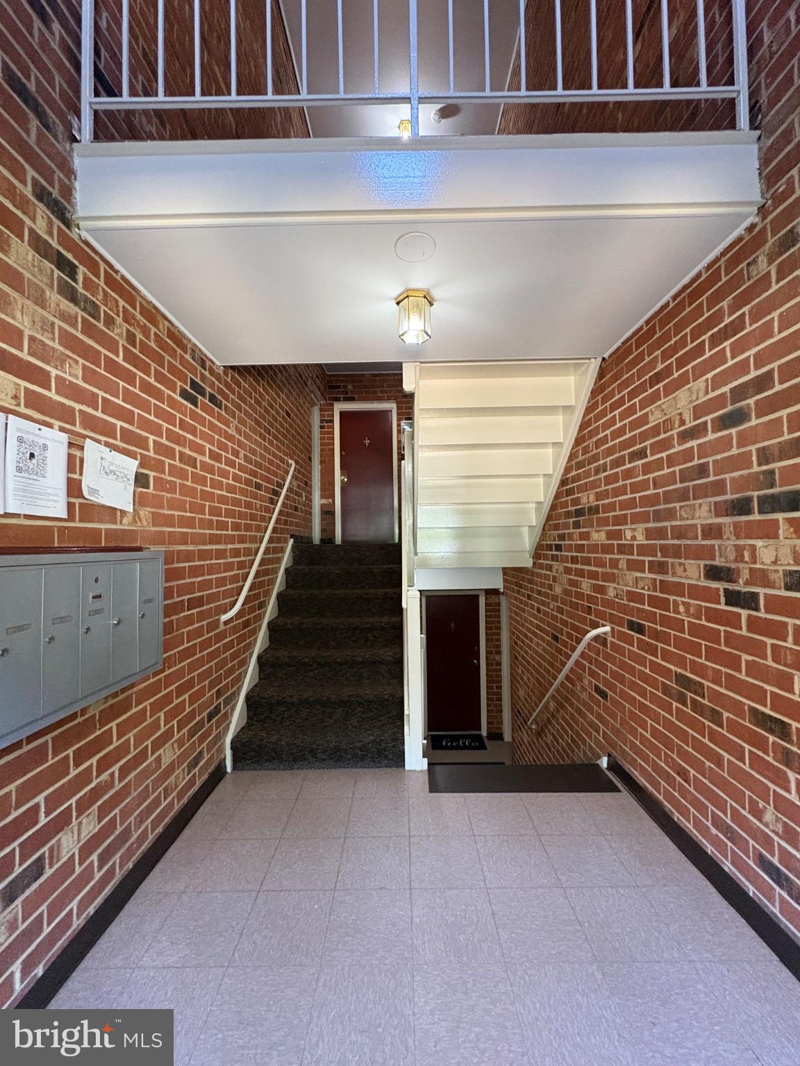 LYNDHURST CONDOS - Residential