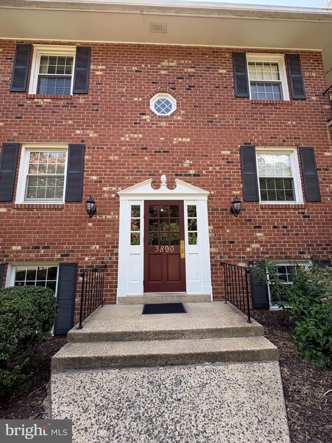 LYNDHURST CONDOS - Residential