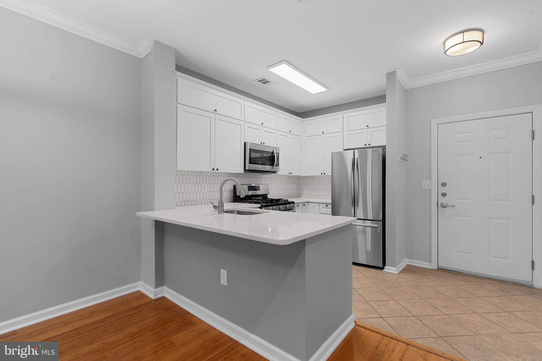 SAVOY AT RESTON TOWN CENTER - Residential