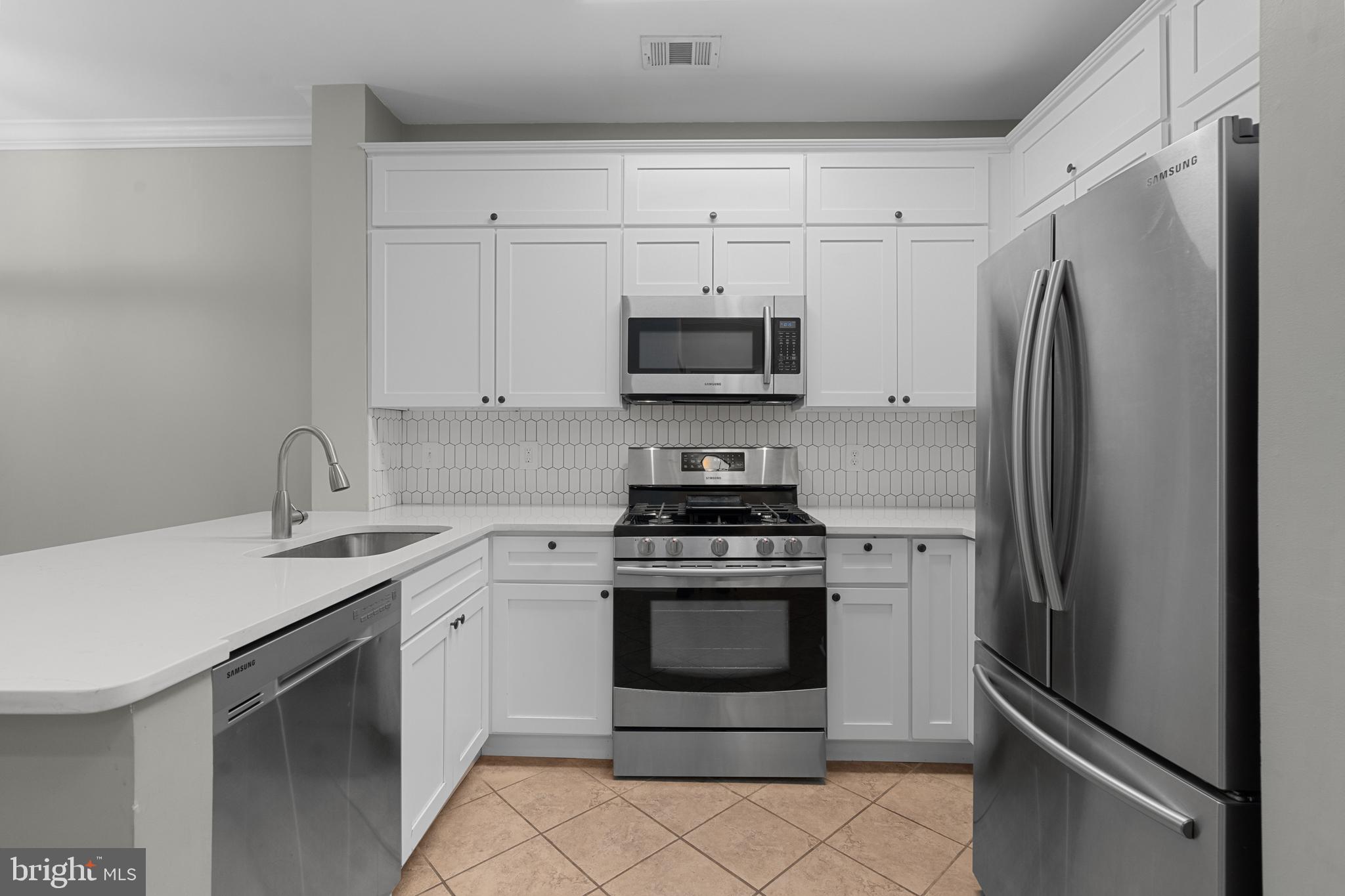 SAVOY AT RESTON TOWN CENTER - Residential