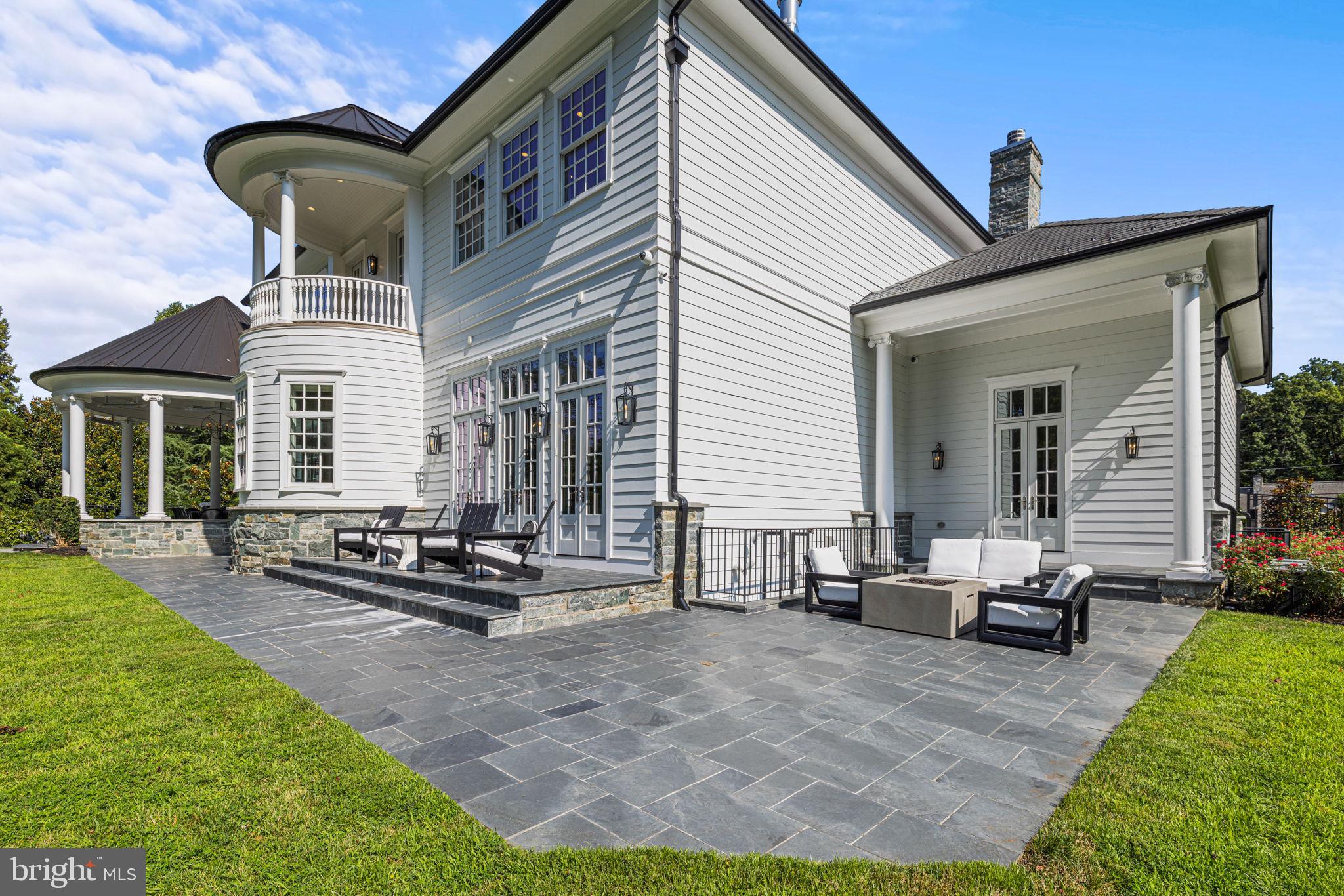 POTOMAC VILLAGE - Residential