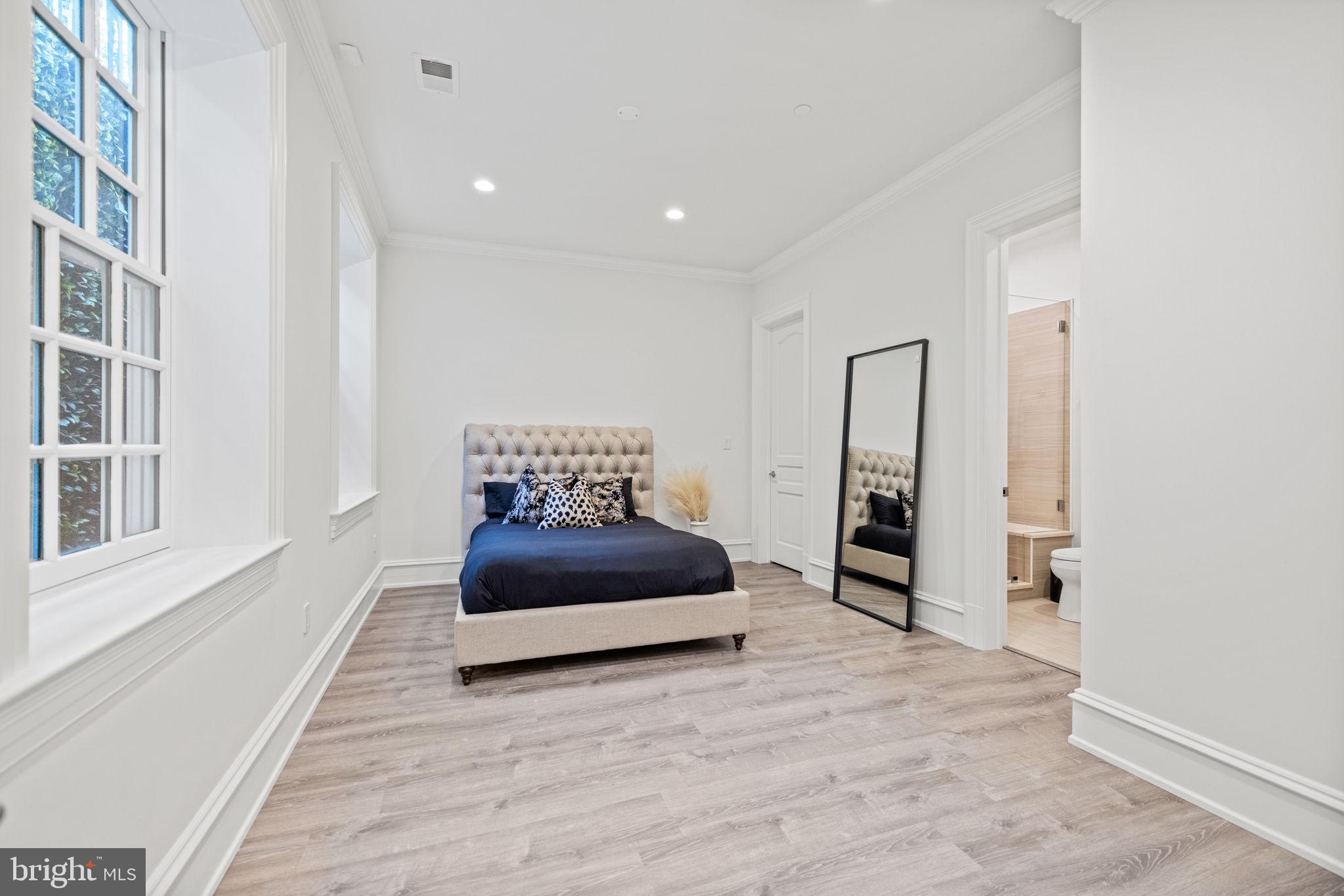 POTOMAC VILLAGE - Residential
