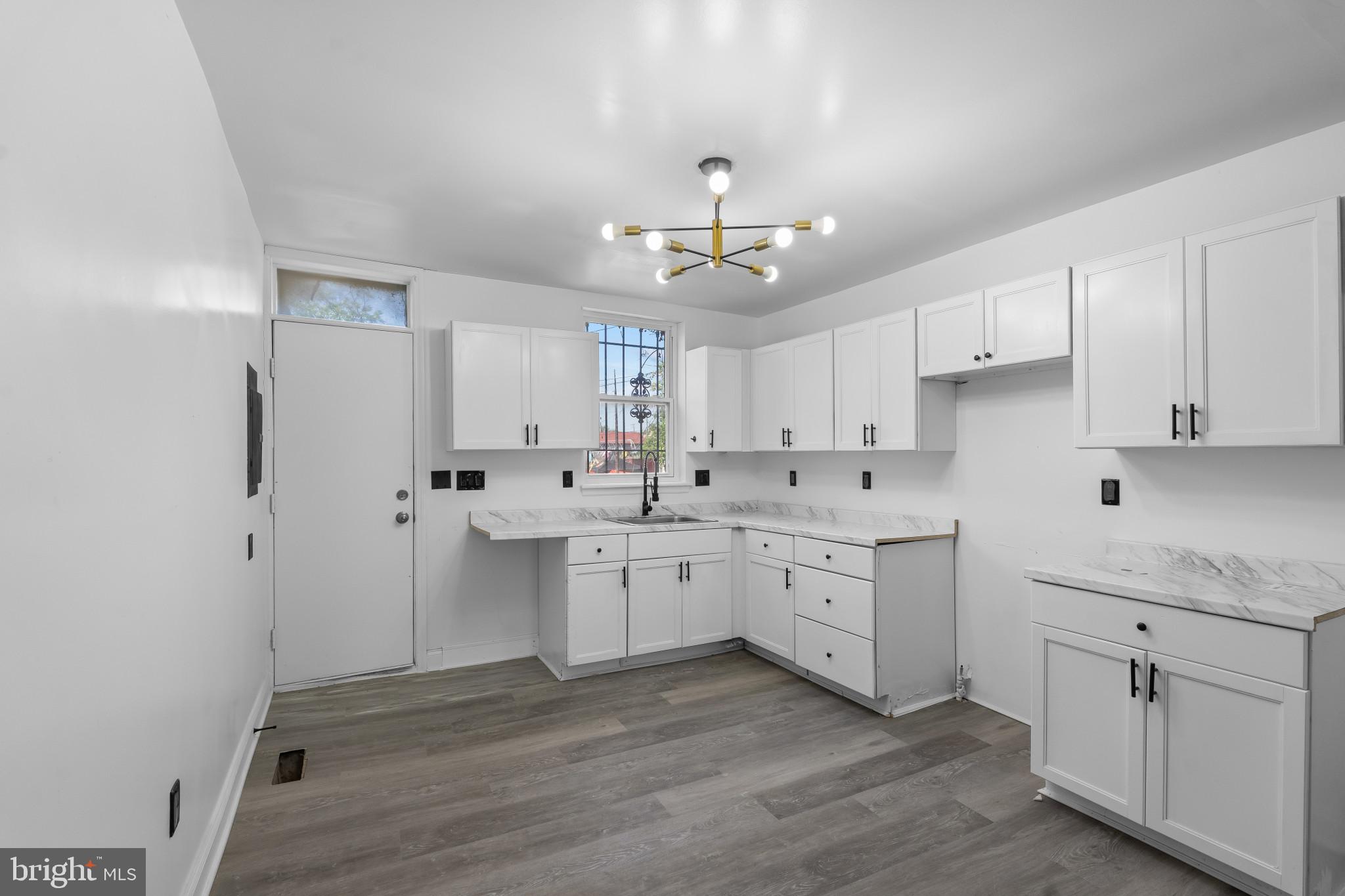 SANDTOWN-WINCHESTER - Residential