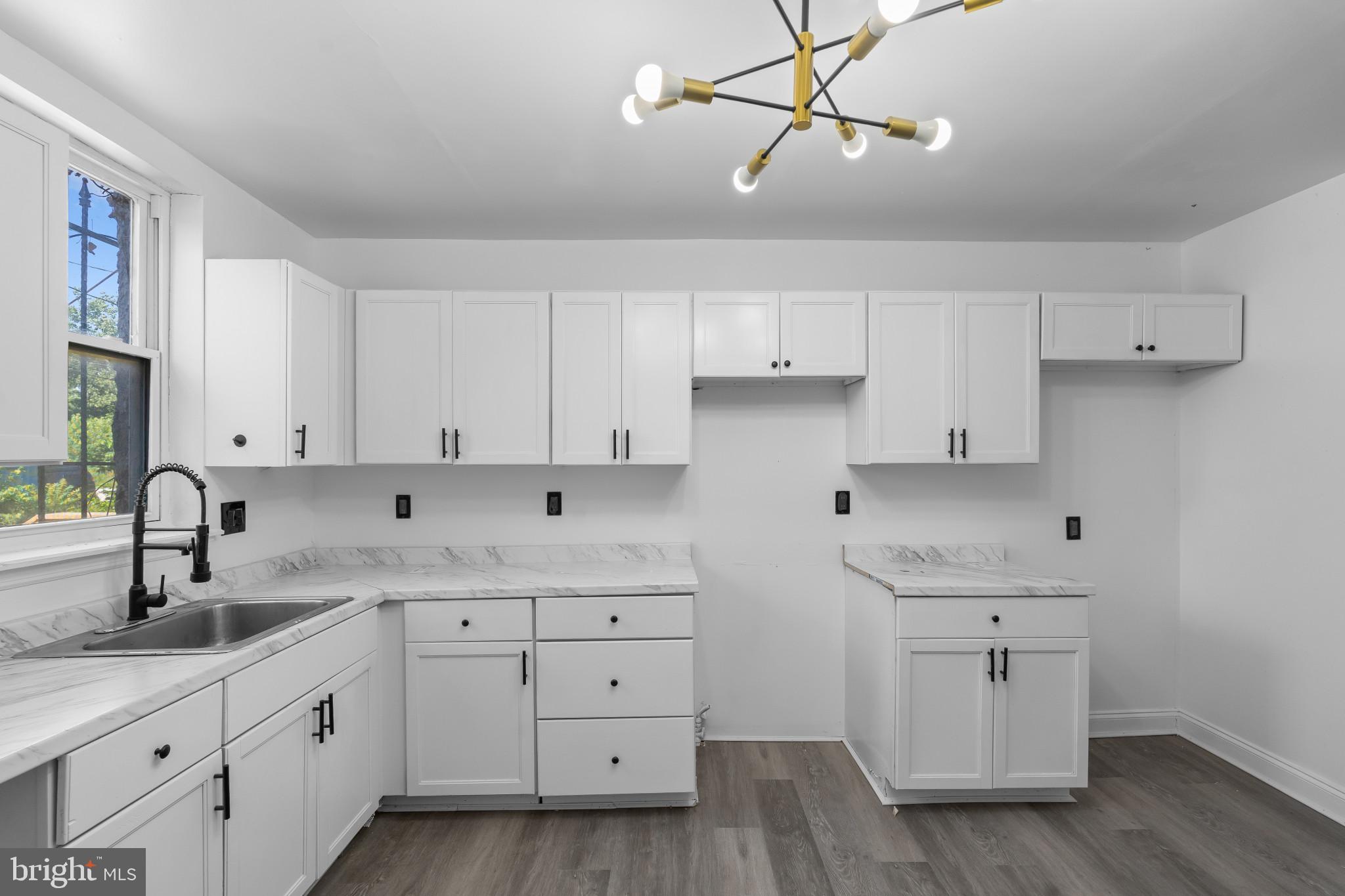 SANDTOWN-WINCHESTER - Residential