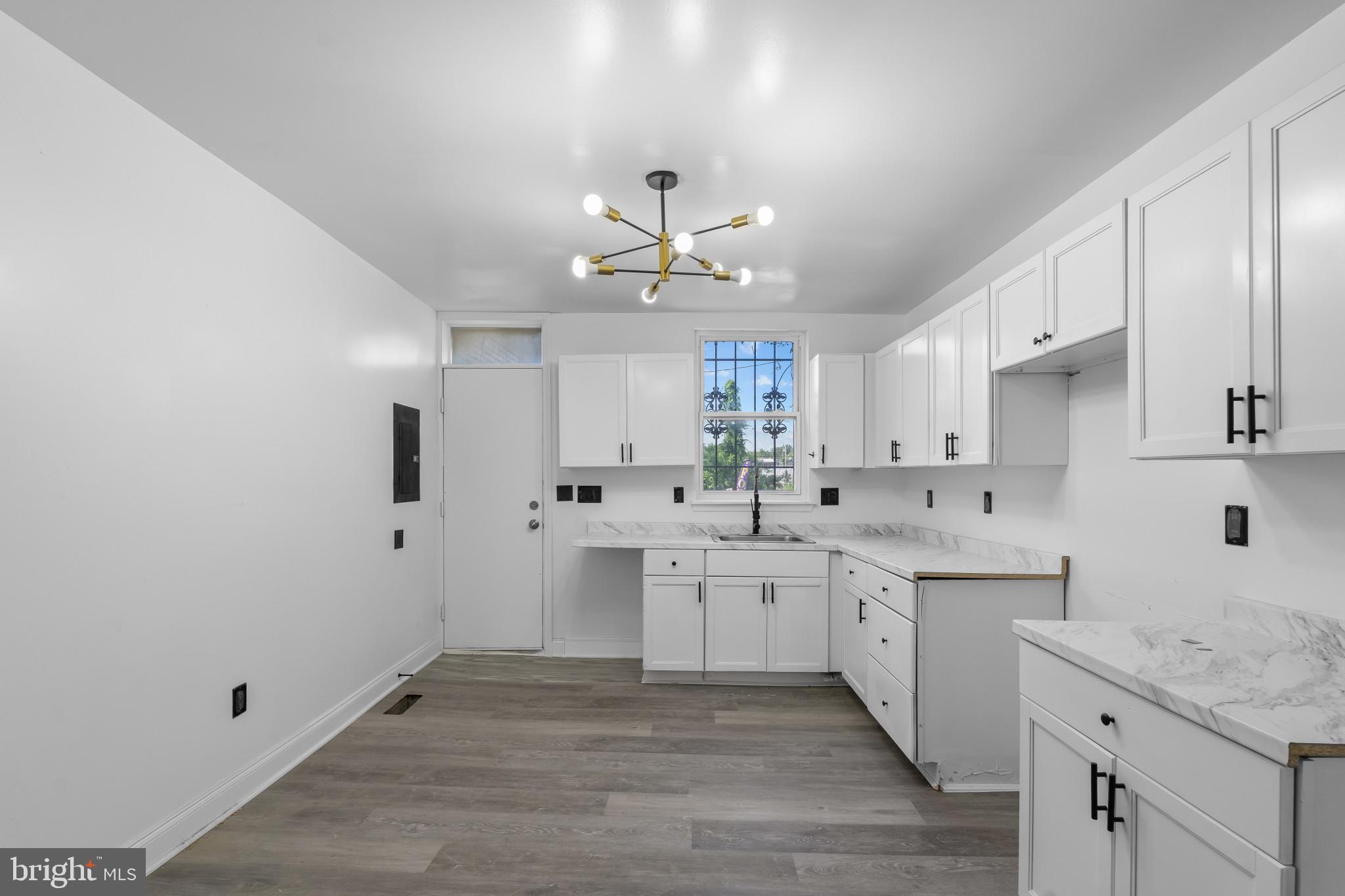 SANDTOWN-WINCHESTER - Residential