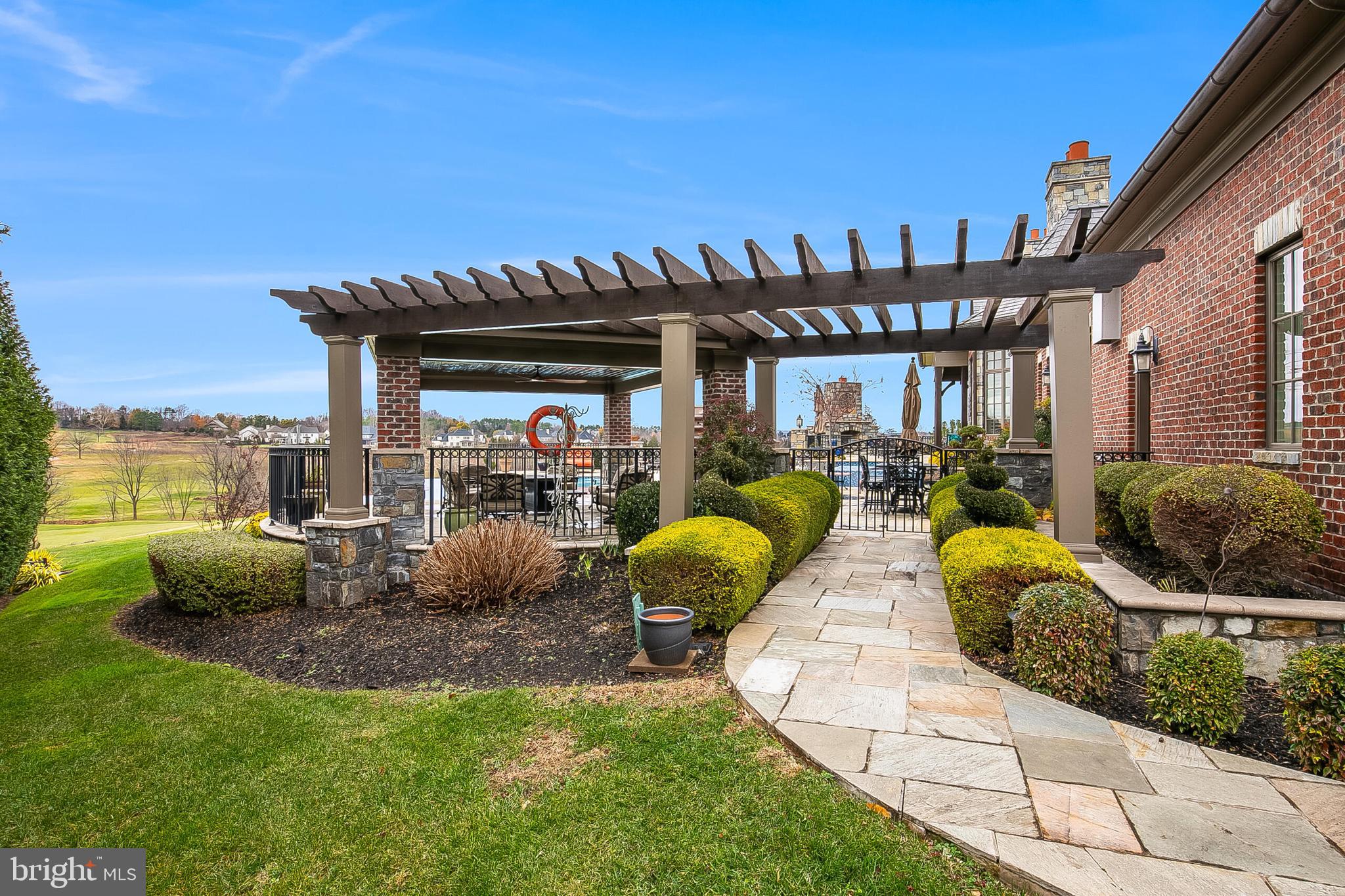 CREIGHTON FARMS - Residential