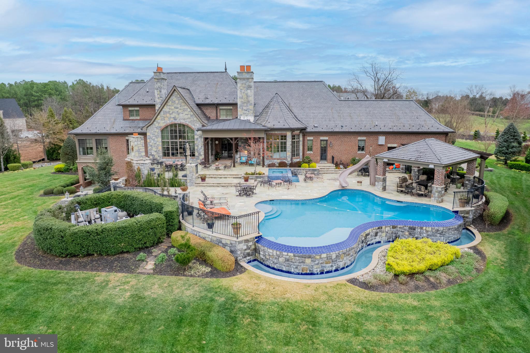 CREIGHTON FARMS - Residential