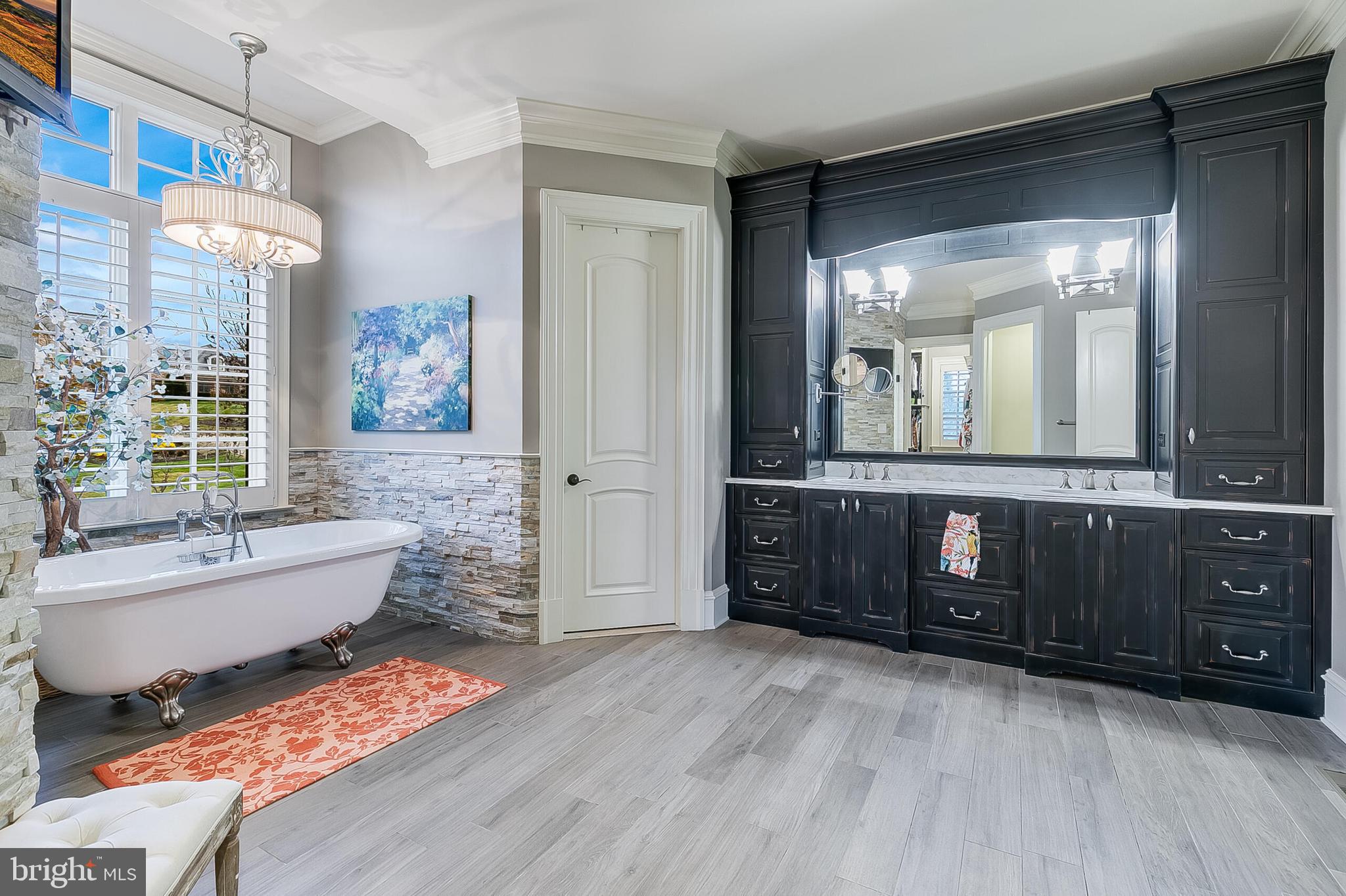 CREIGHTON FARMS - Residential