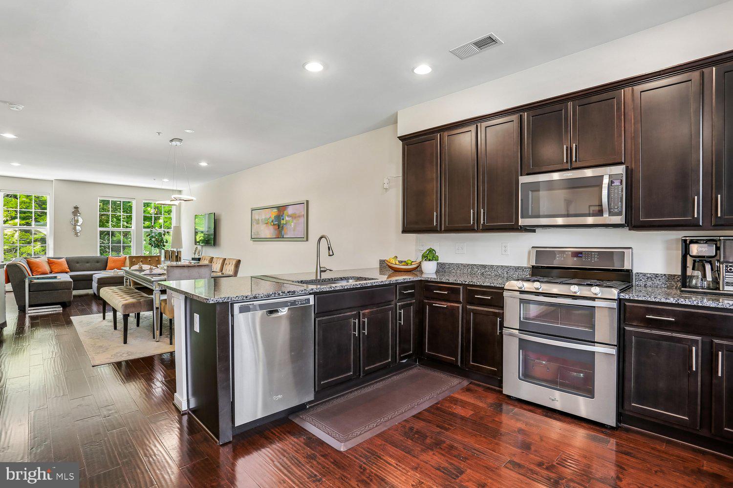 SUMMIT HALL RESERVE - Residential