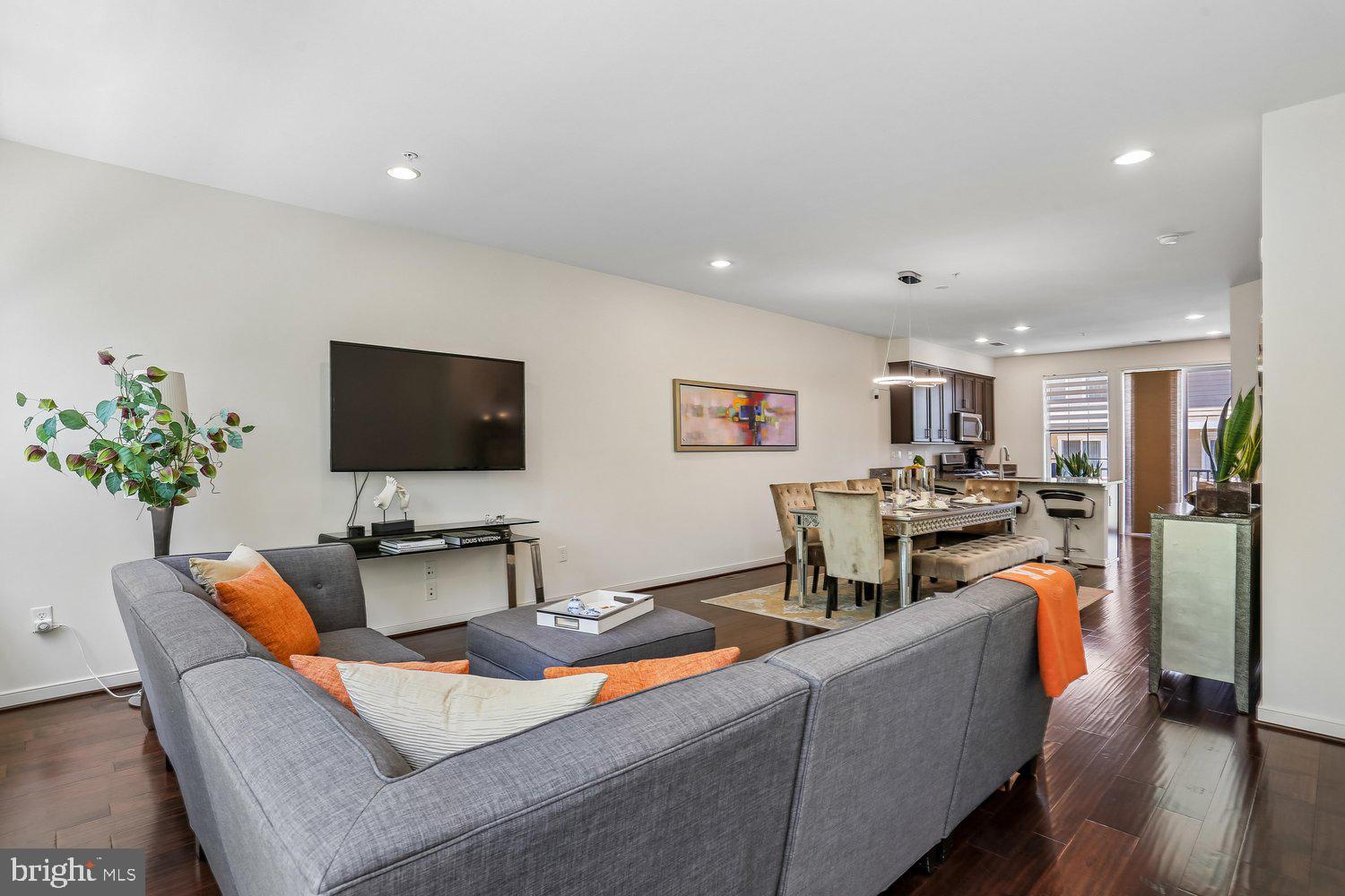 SUMMIT HALL RESERVE - Residential