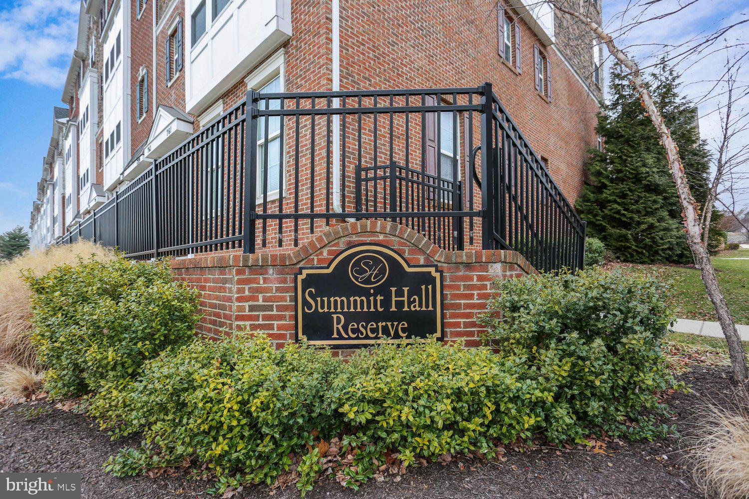 SUMMIT HALL RESERVE - Residential