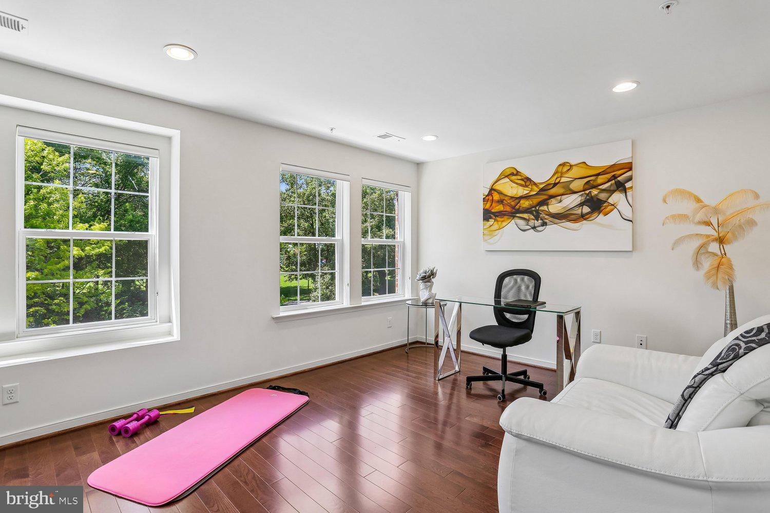 SUMMIT HALL RESERVE - Residential