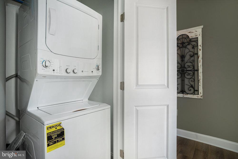 RESIDENCES AT BROOKHAVEN GLEN - Residential