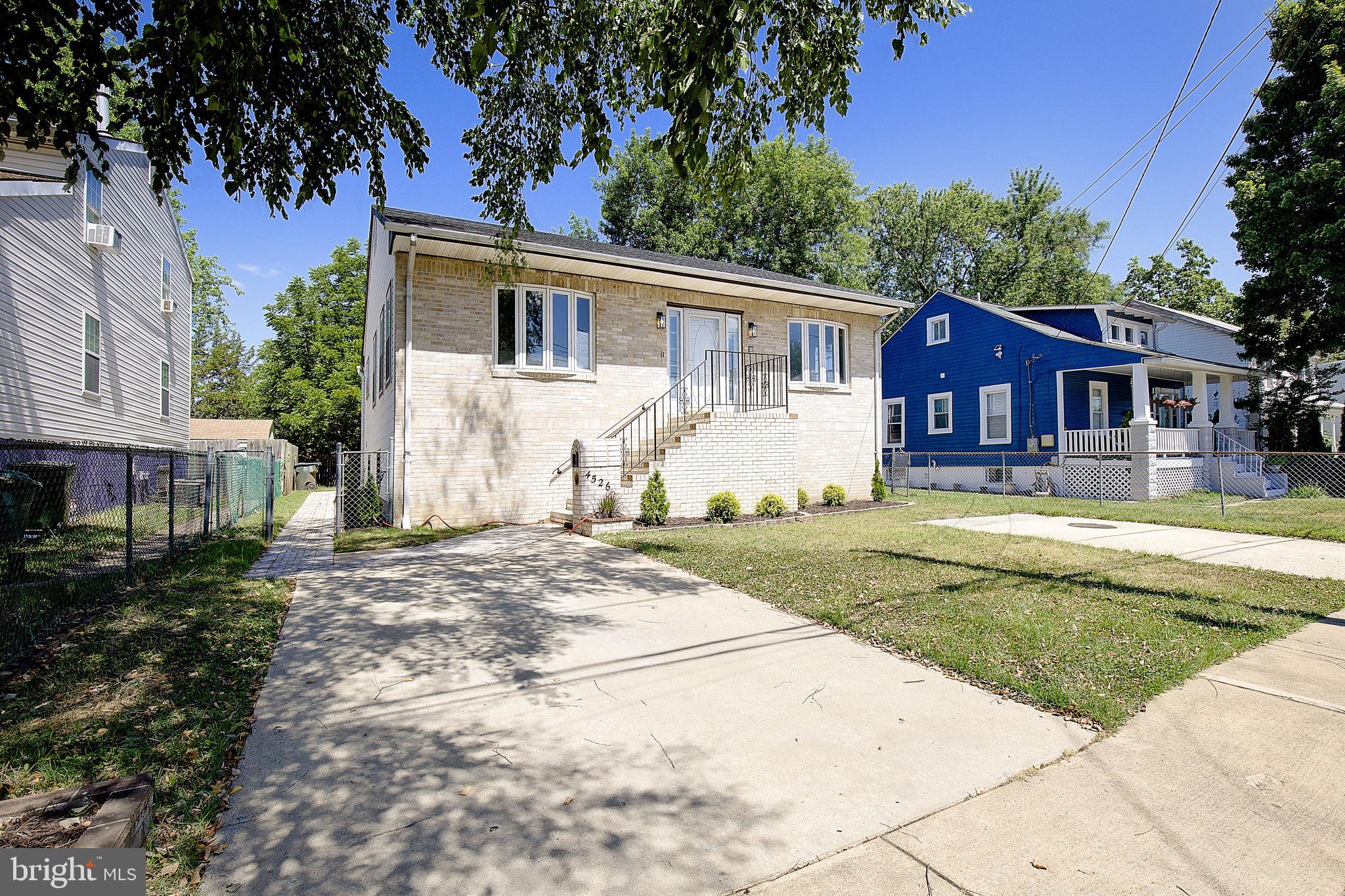 NORTH BRENTWOOD - Residential