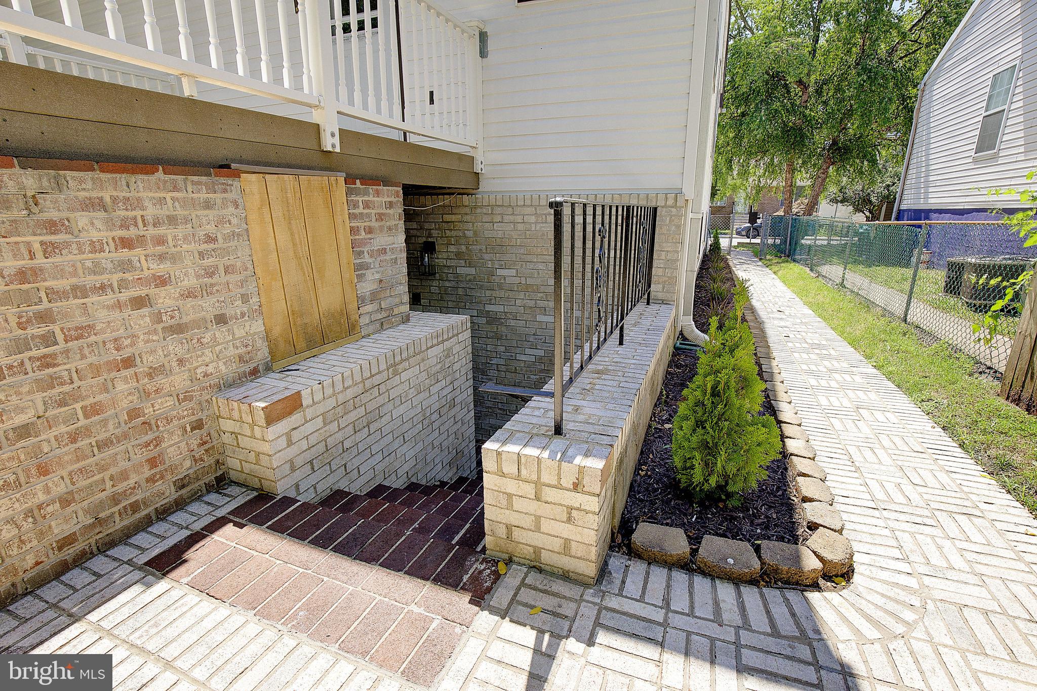 NORTH BRENTWOOD - Residential