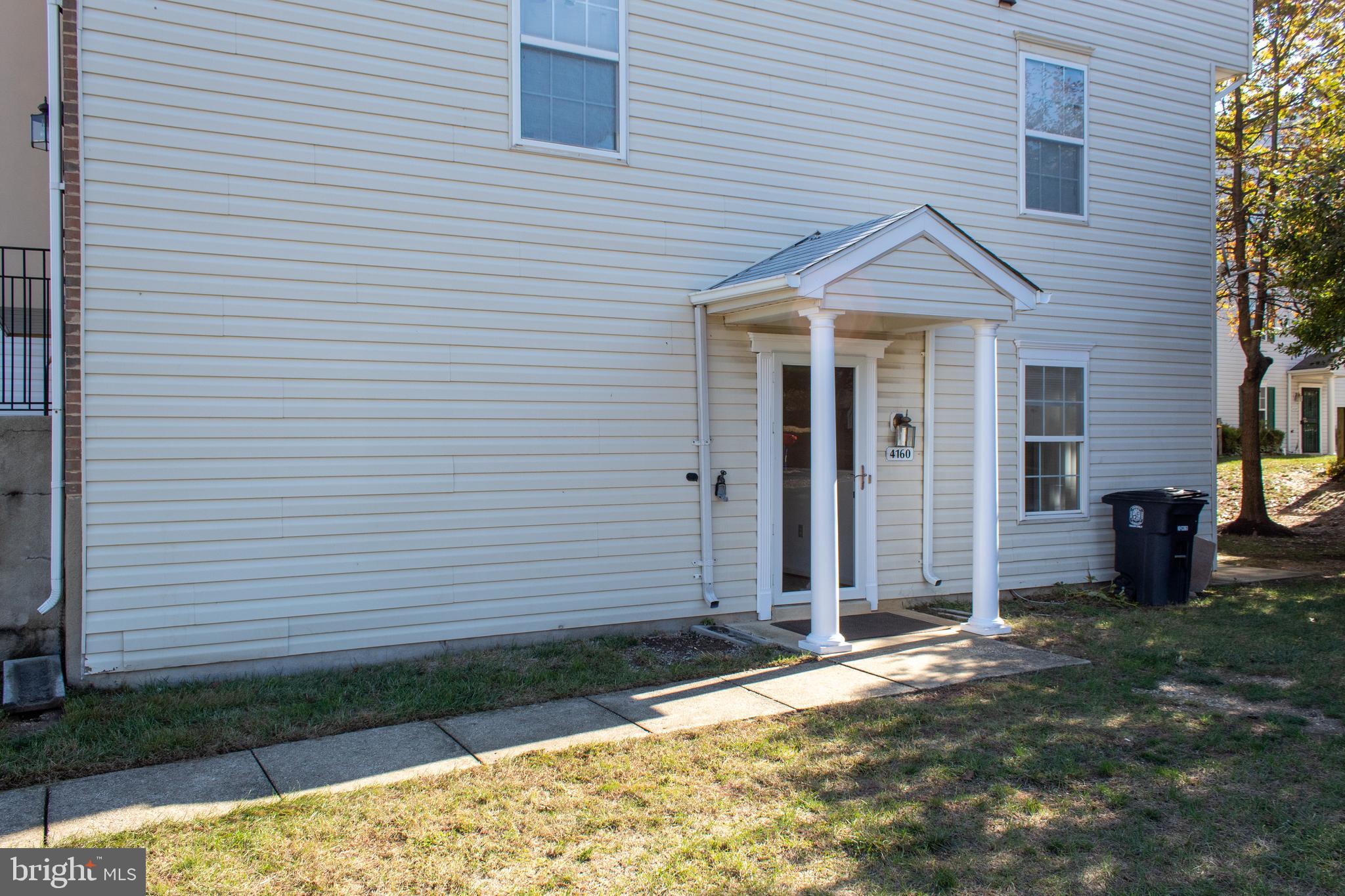 APPLEGATE CONDO - Residential Lease