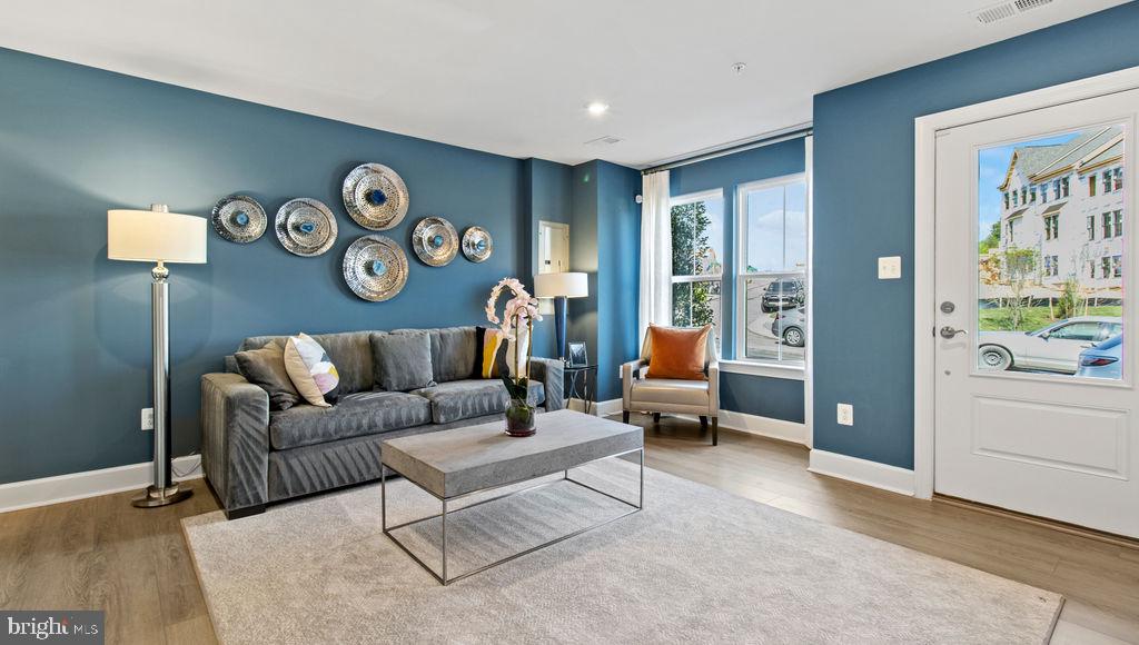 LAUREL OAKS - Residential