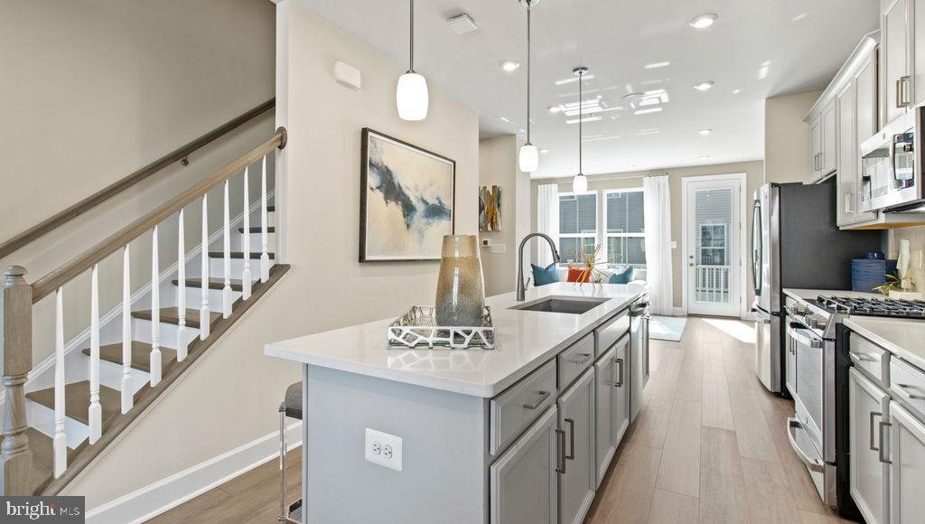 LAUREL OAKS - Residential