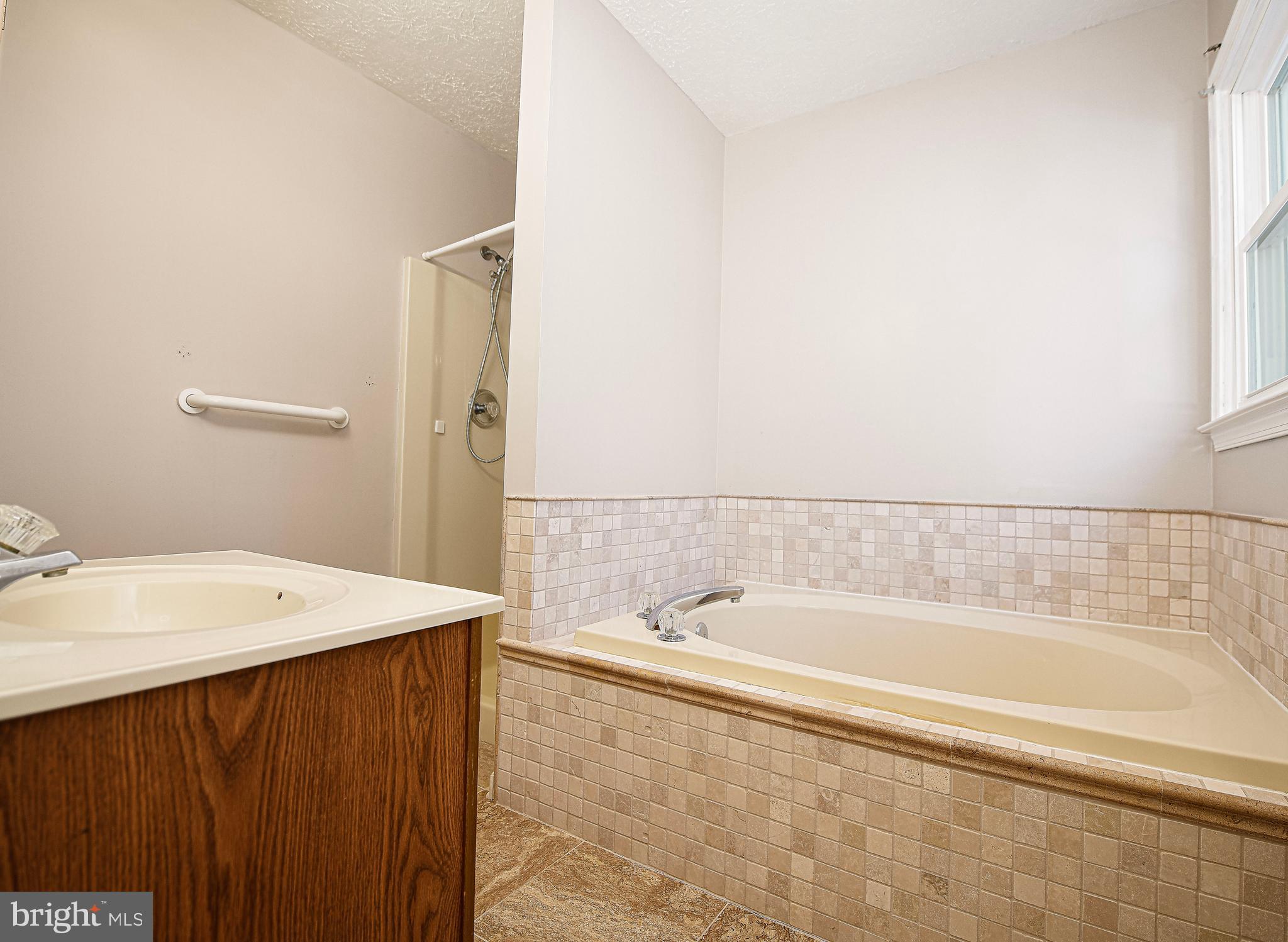 MAXA WOODS - Residential