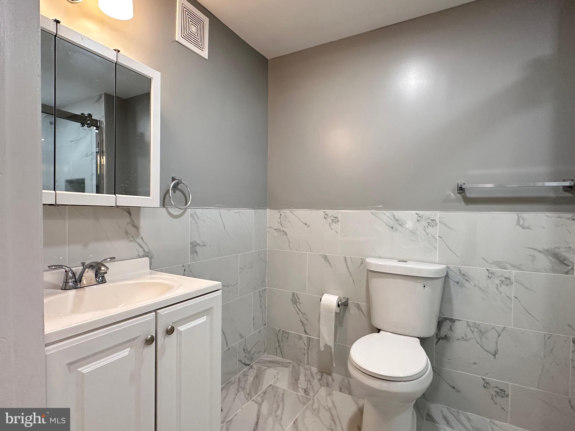 KENSINGTON - Commercial Sale