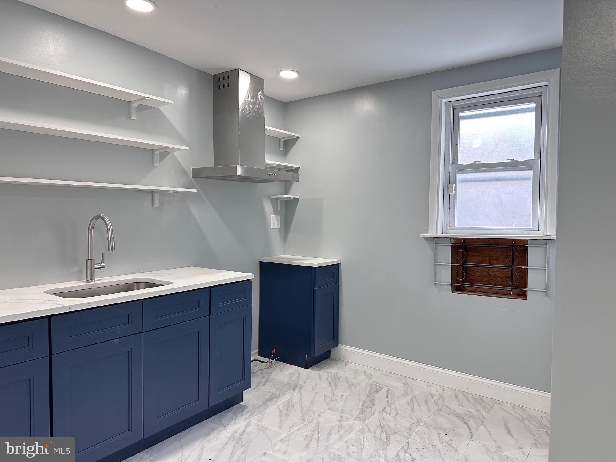 KENSINGTON - Commercial Sale