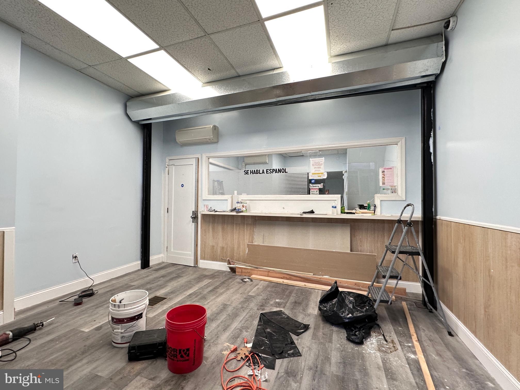 KENSINGTON - Commercial Sale