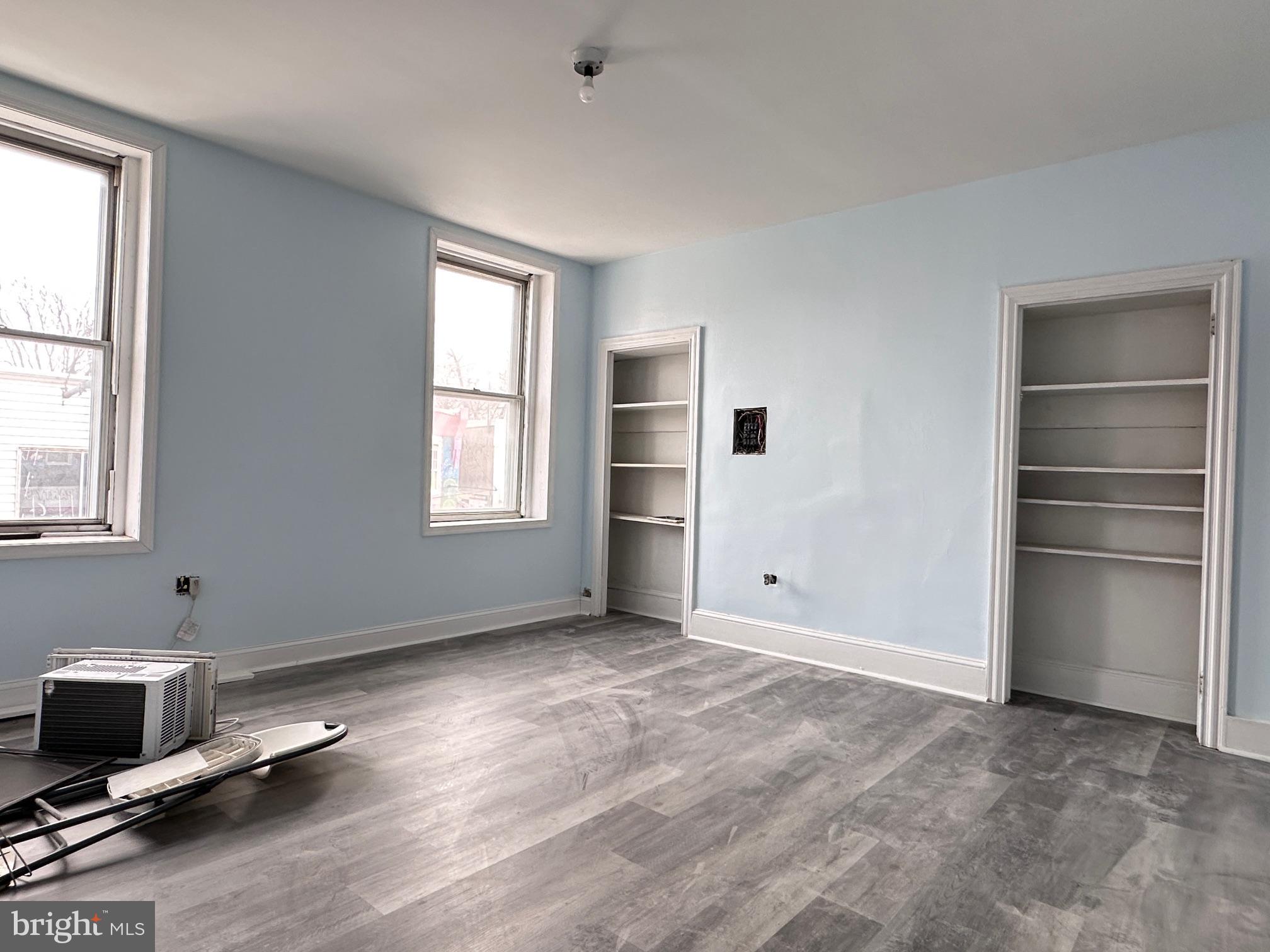 KENSINGTON - Commercial Sale