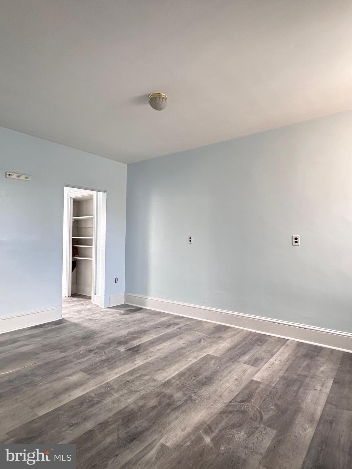 KENSINGTON - Commercial Sale