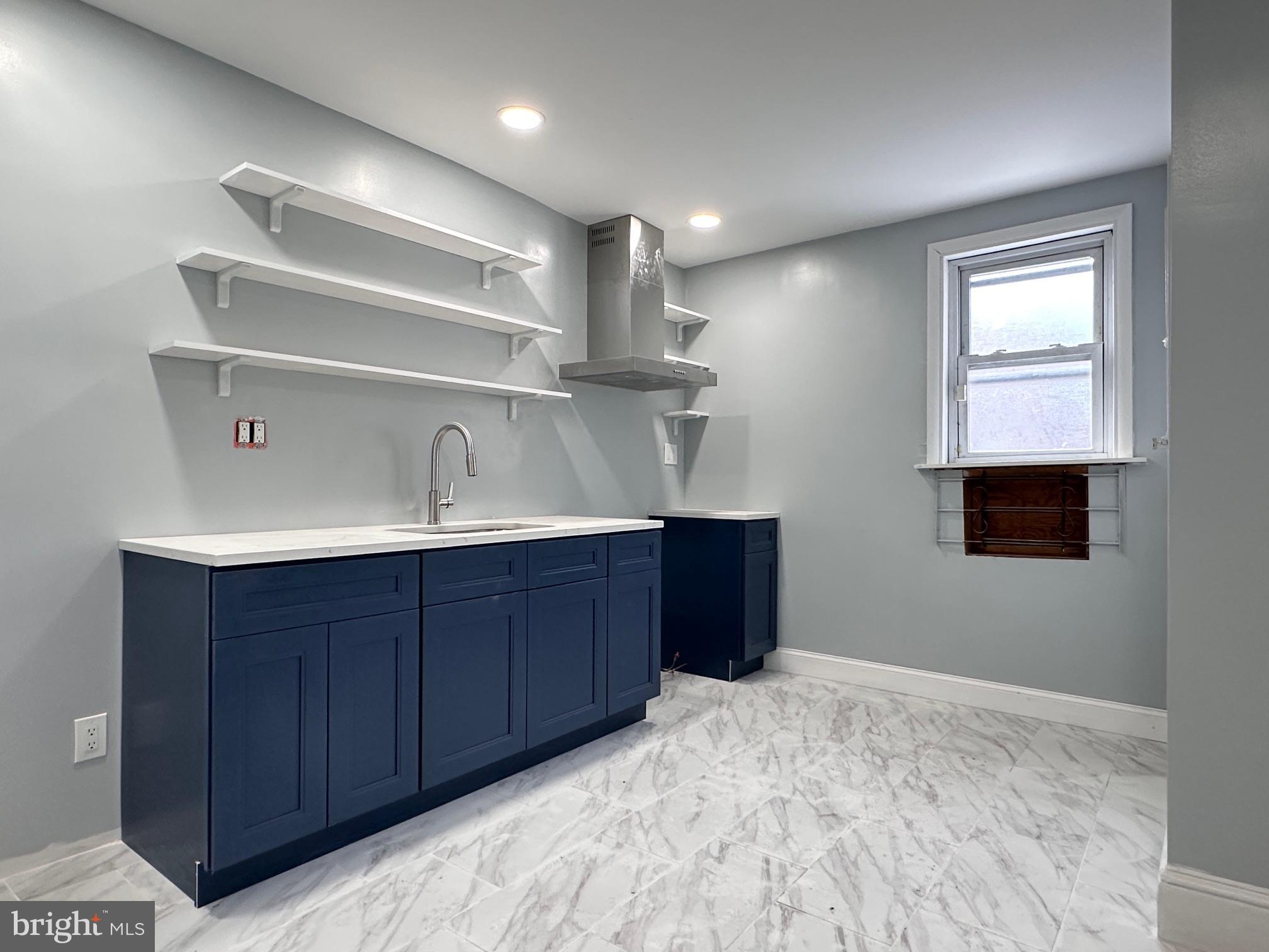 KENSINGTON - Commercial Sale