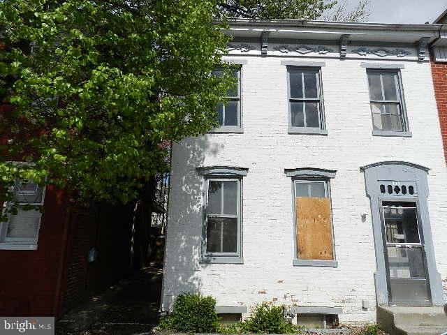Brick semi-detached 3 bedroom, 1 full bath home. Large eat-in kitchen, living room / dining room combination, walk up attic, fenced backyard with outside access to basement. Plenty of storage space.