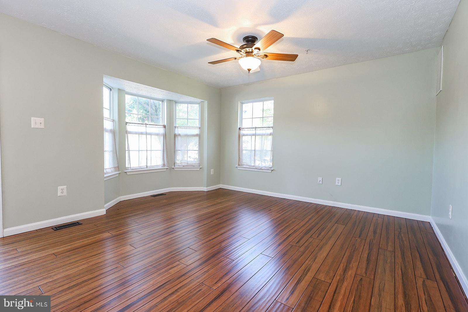 LAUREL GLEN - Residential